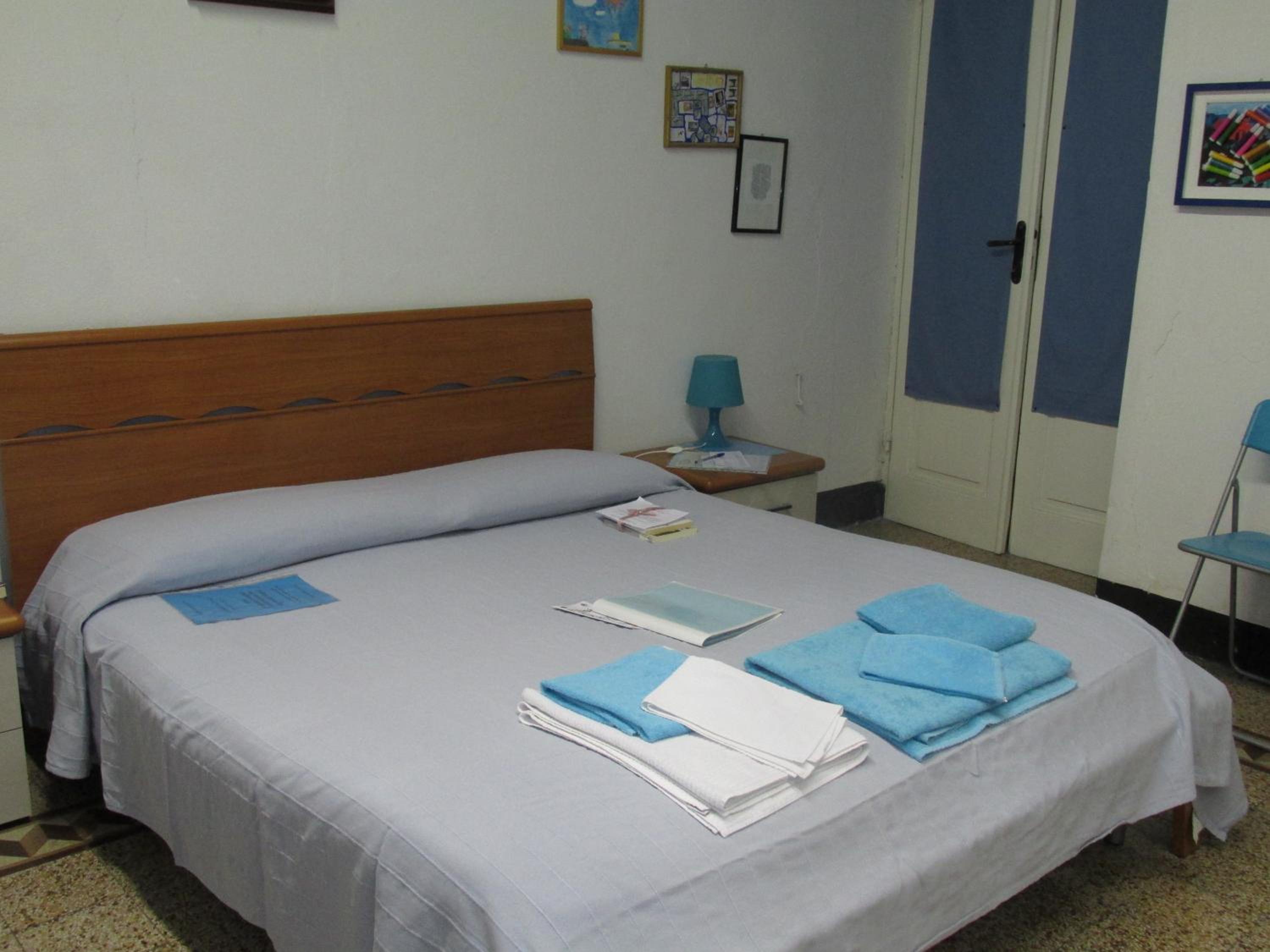 Quadruple Room with Private Bathroom - Photo 5