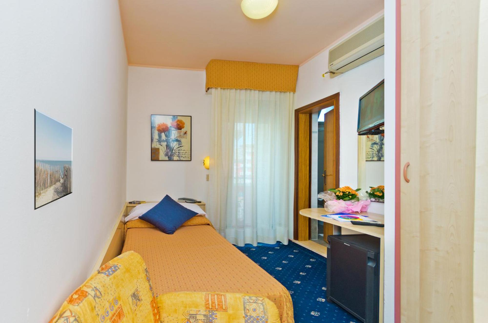 Single Room with Balcony photo 1