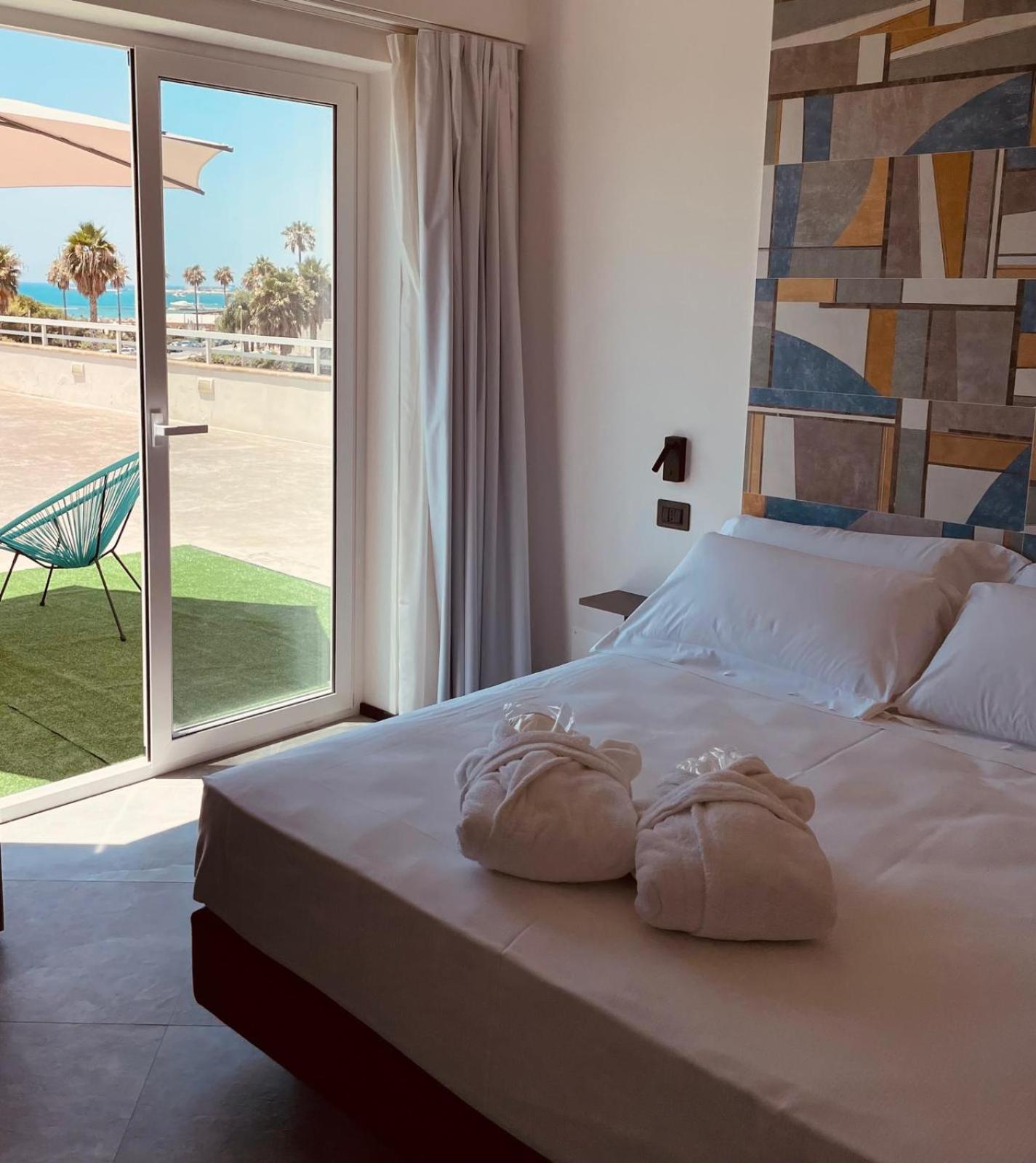 Deluxe Double Room with Sea View - Photo 6