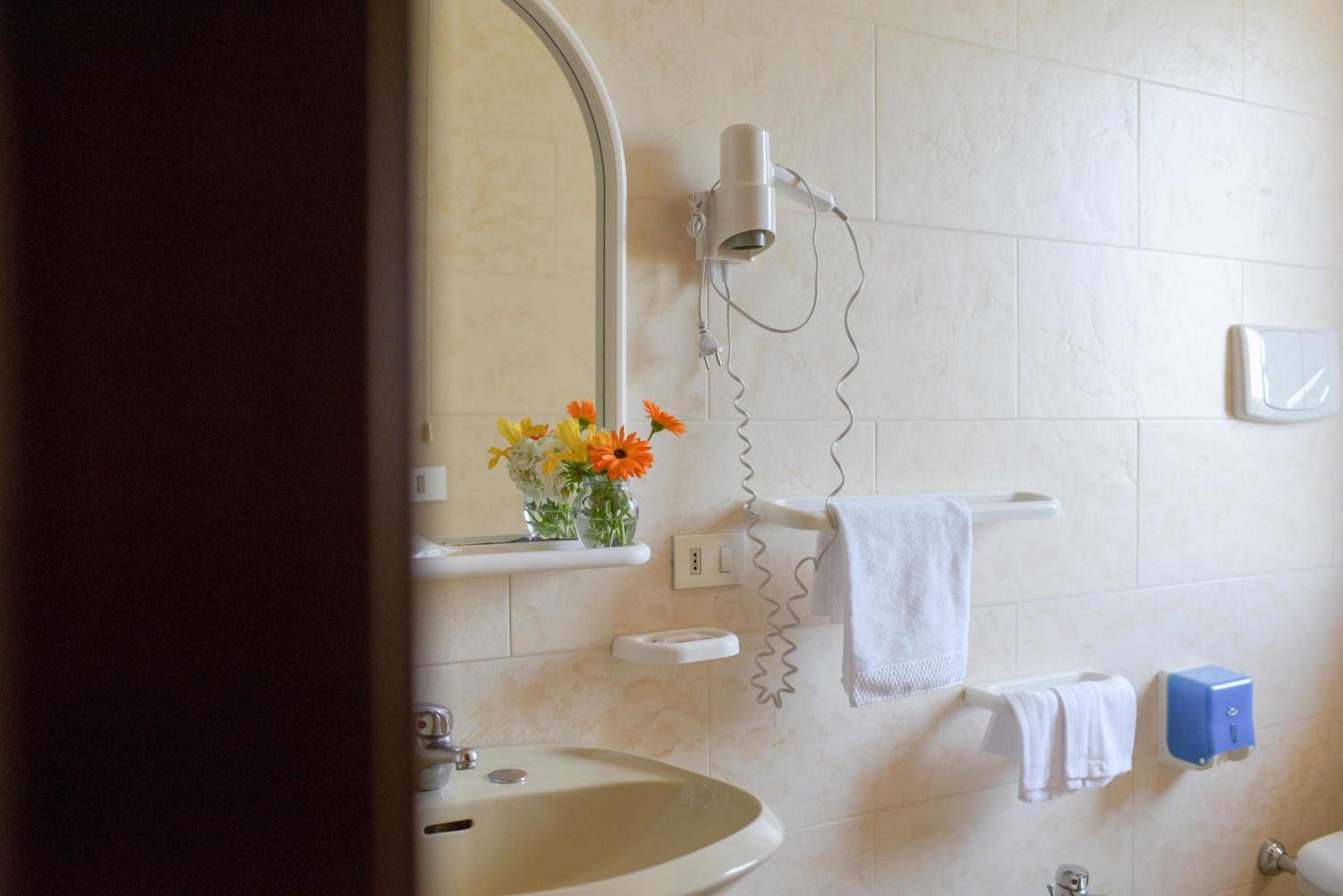 Standard Double Room - Photo 2