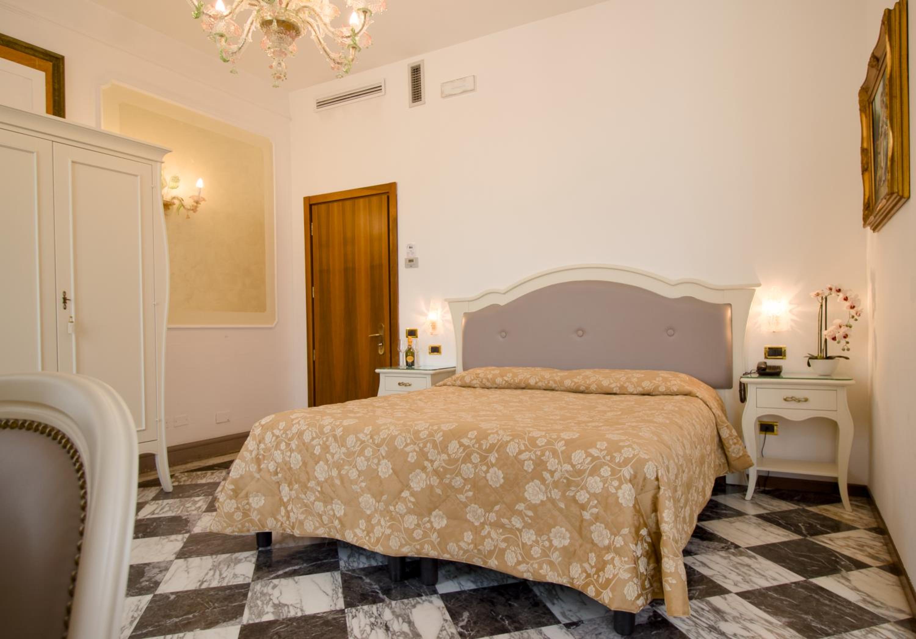 Double or Twin Room photo 1