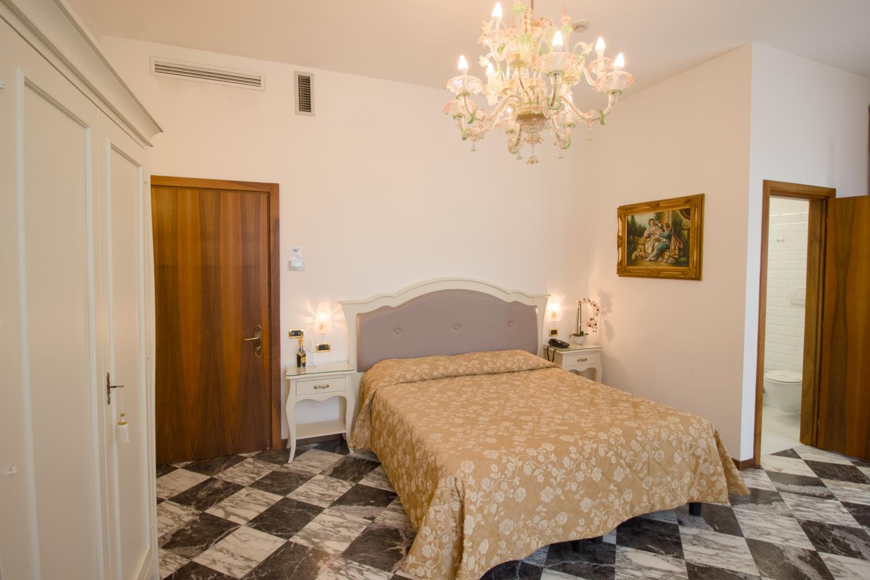Double or Twin Room photo 2