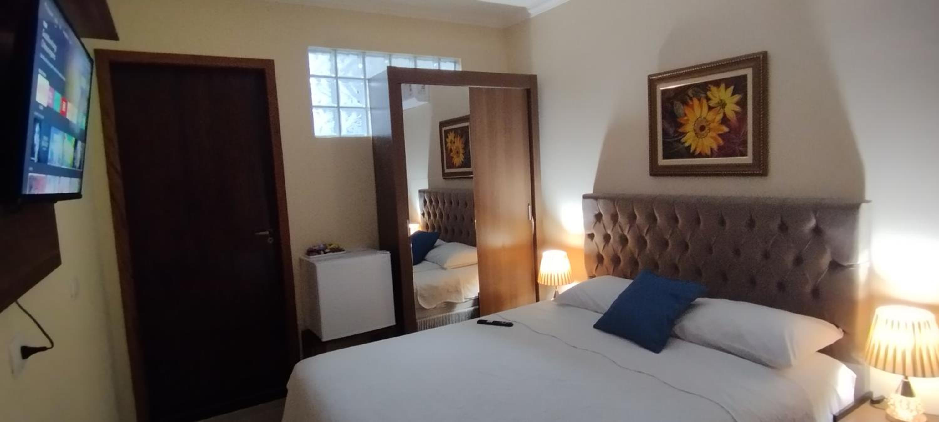 Queen Suite - Photo 1