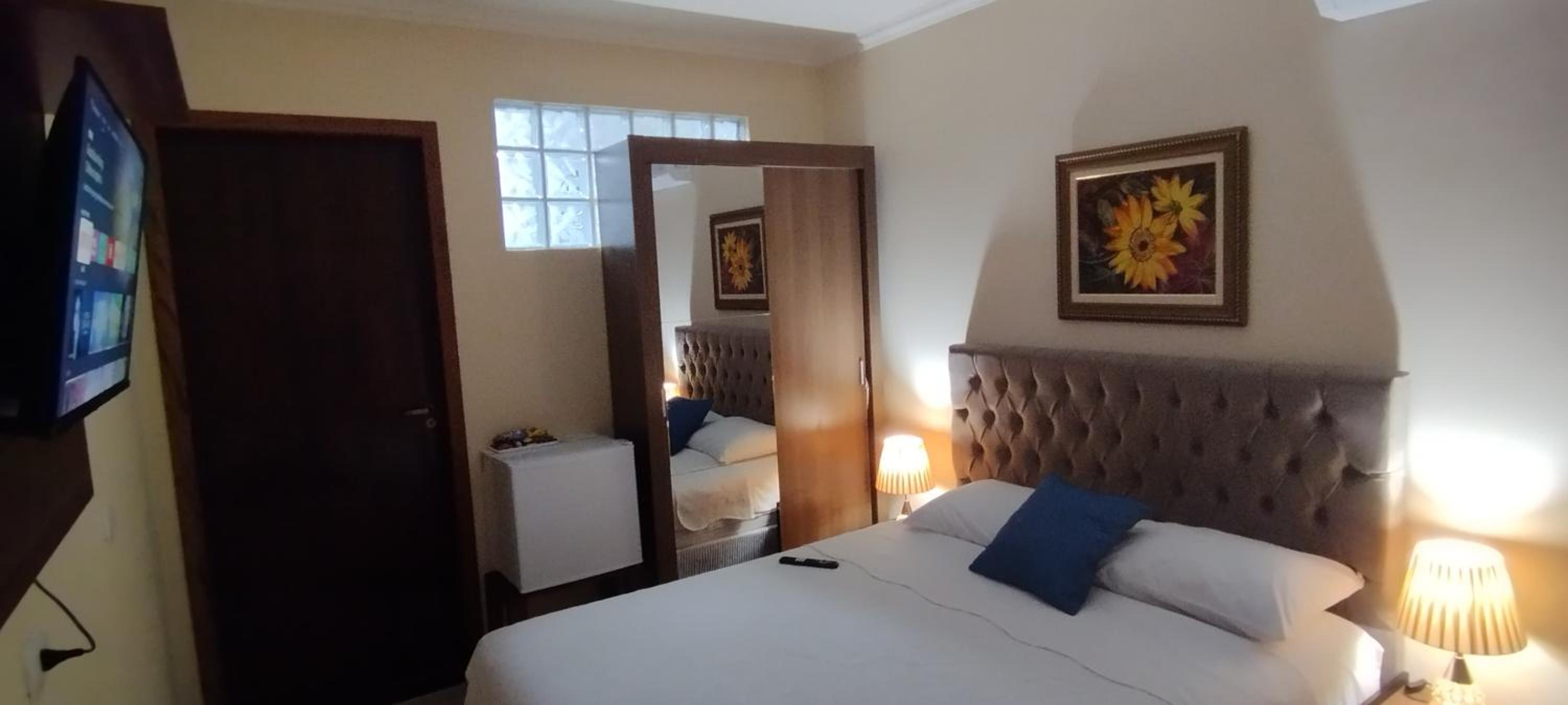 Queen Suite - Photo 3
