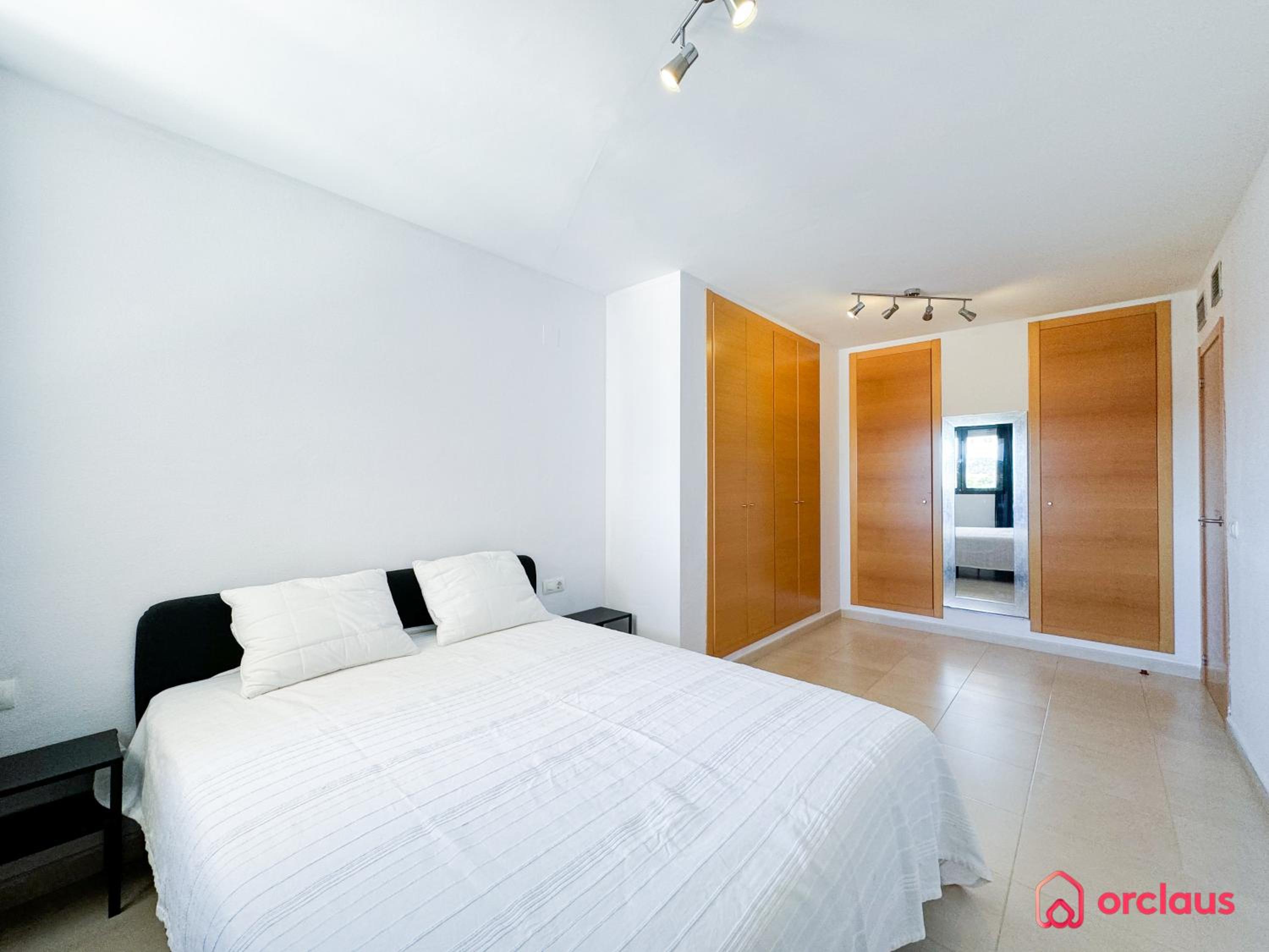Apartamento de una habitación con balcón y vistas a la montaña