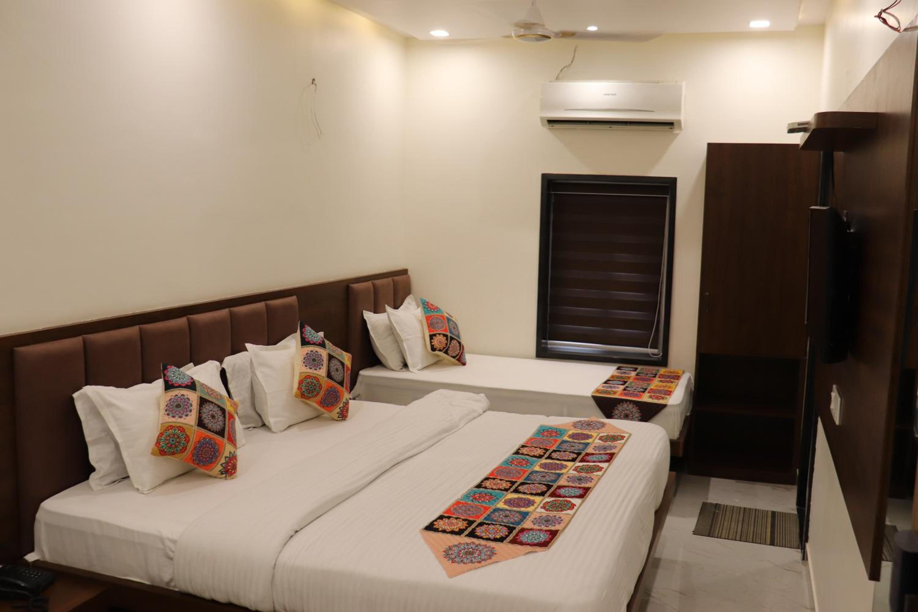Deluxe Triple Room - Photo 7