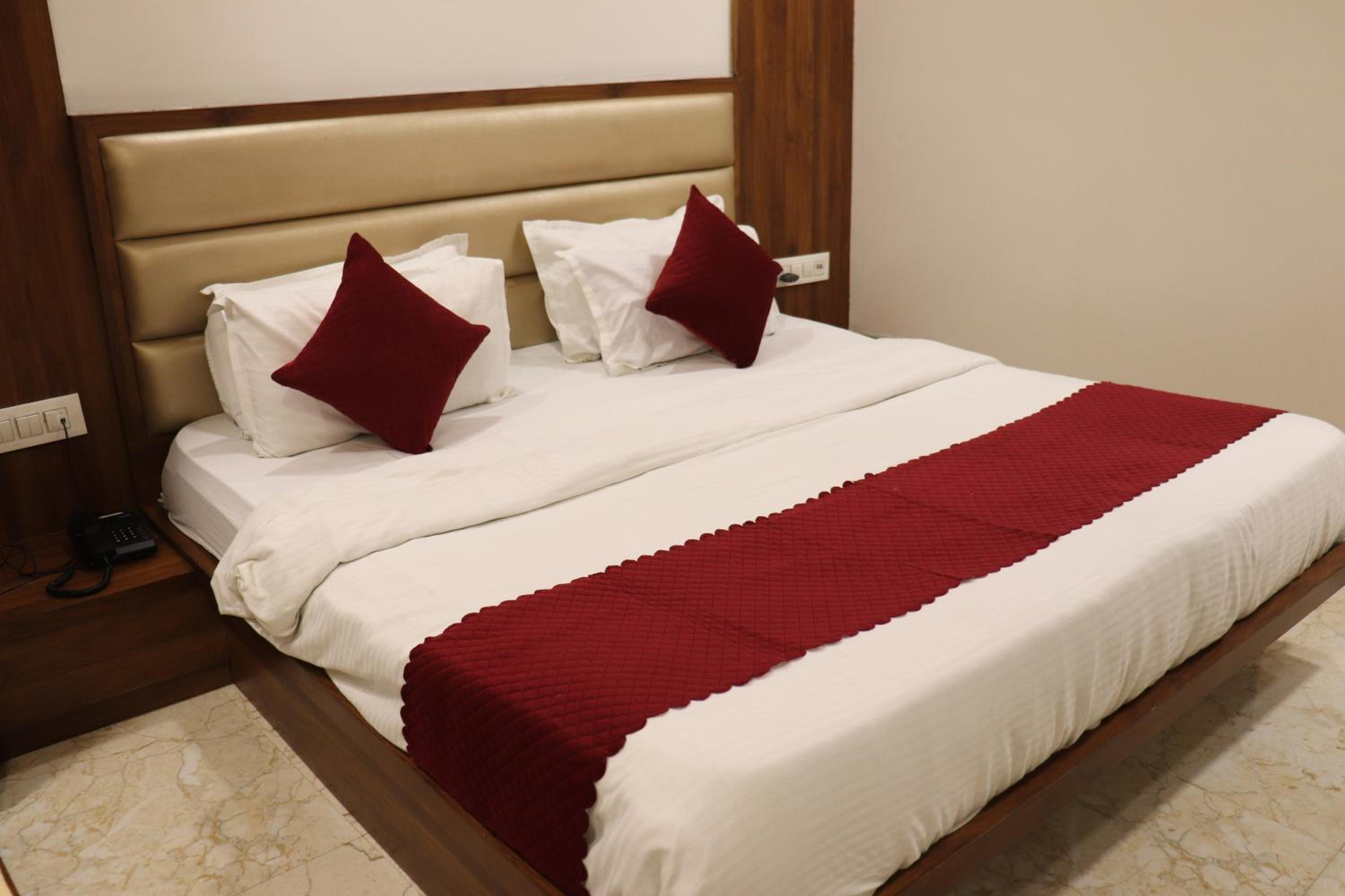 Deluxe Double Room - Photo 14
