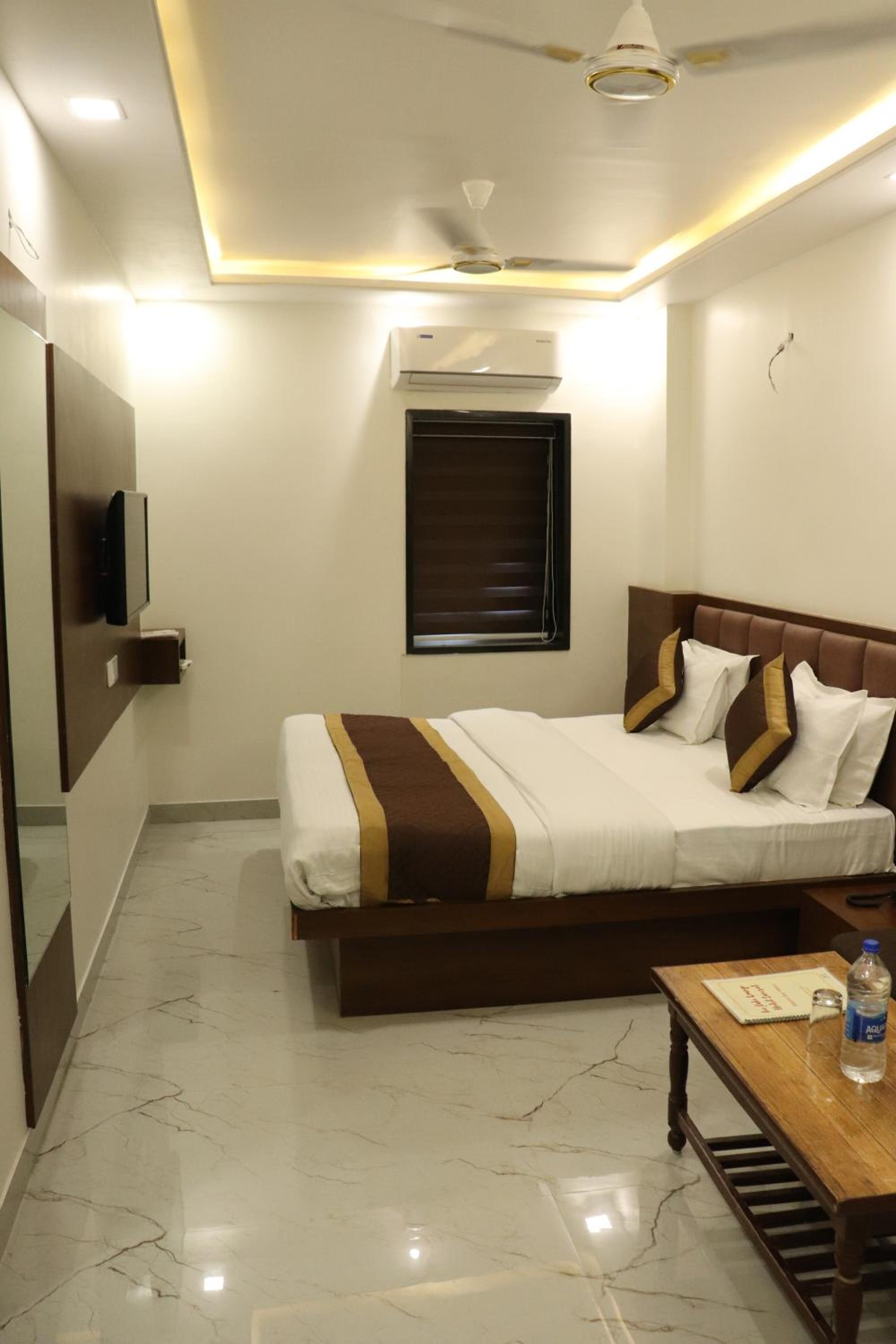 Deluxe Double Room - Photo 13