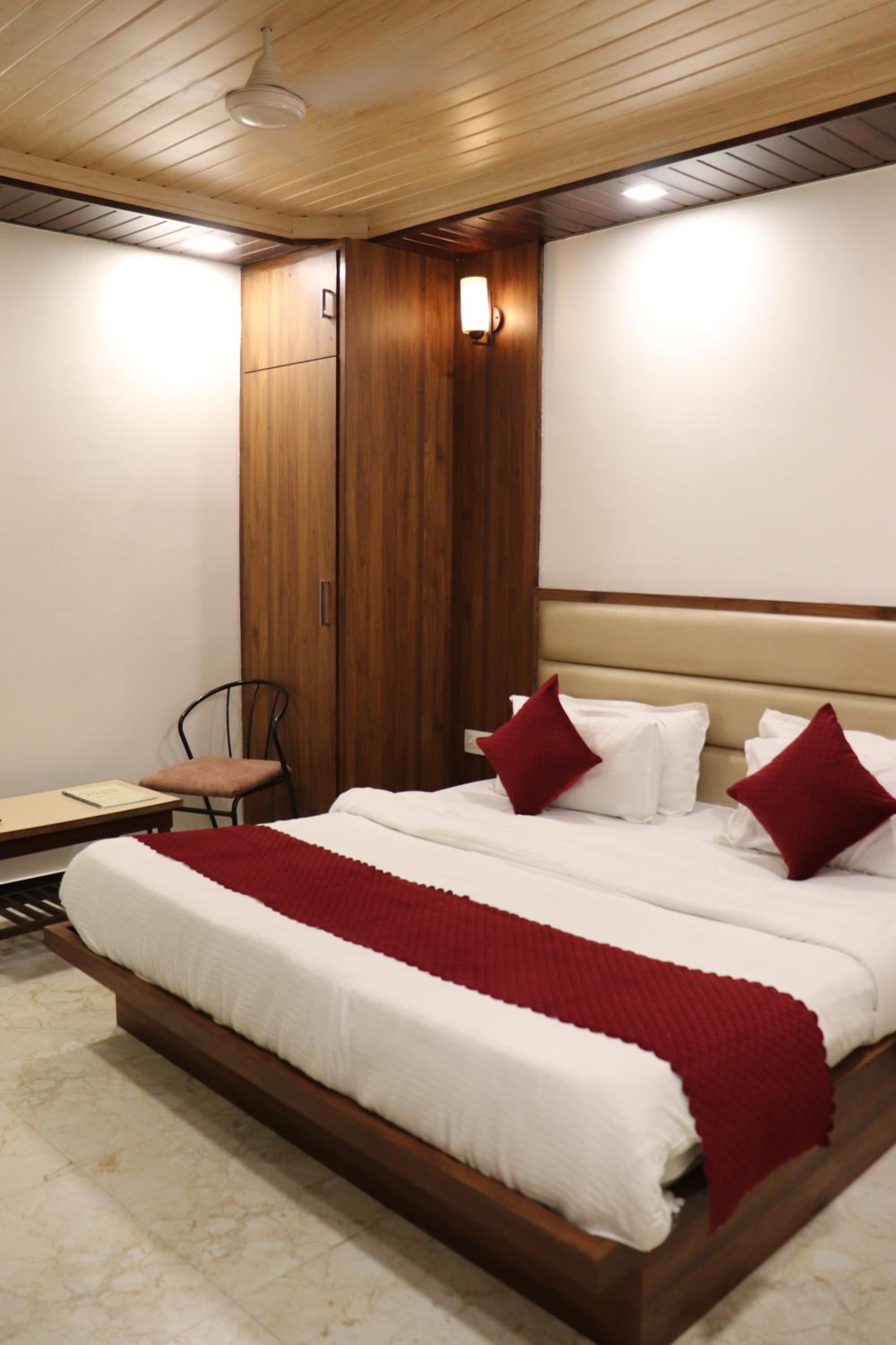 Deluxe Double Room - Photo 8
