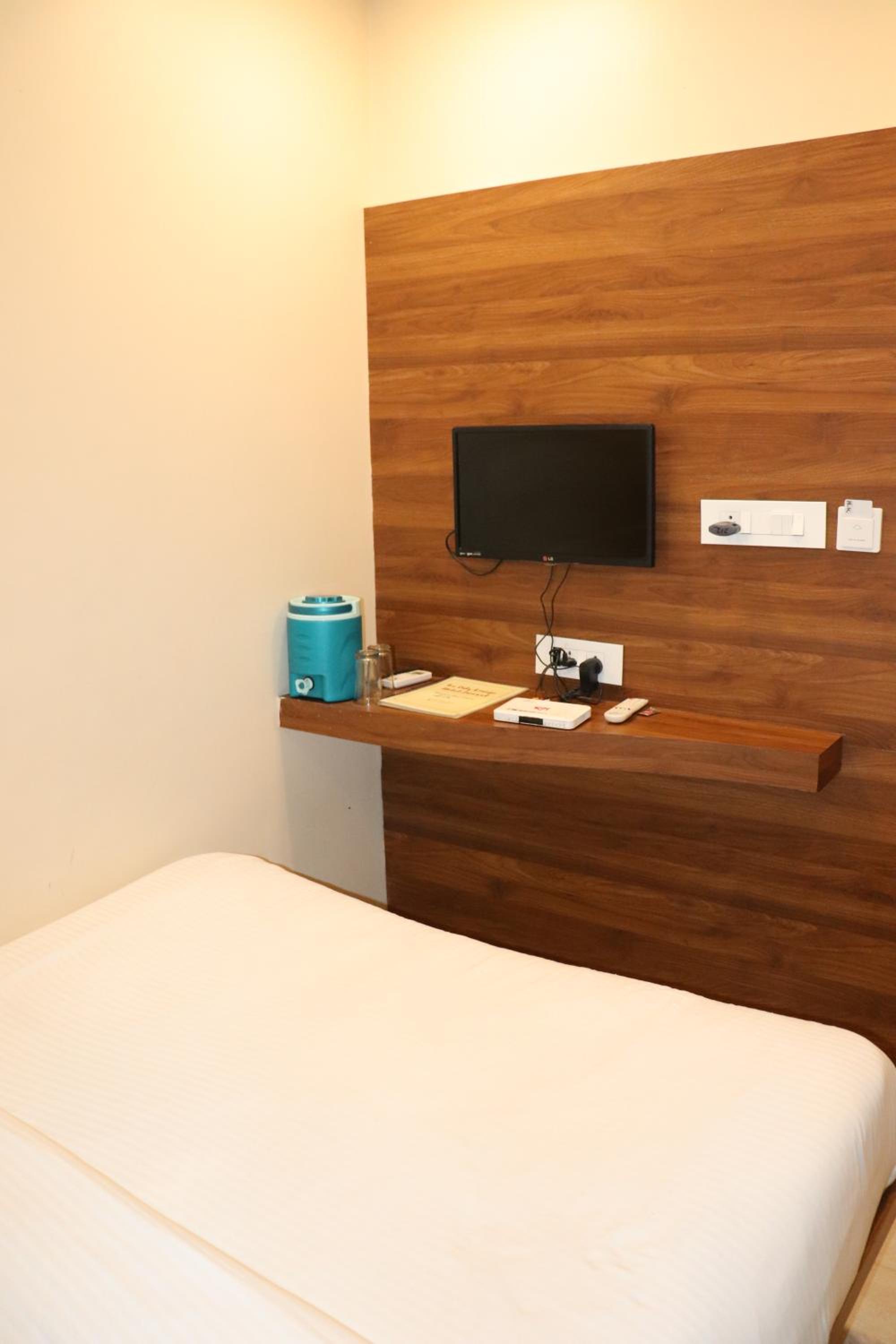 Small Single Room - Photo 2