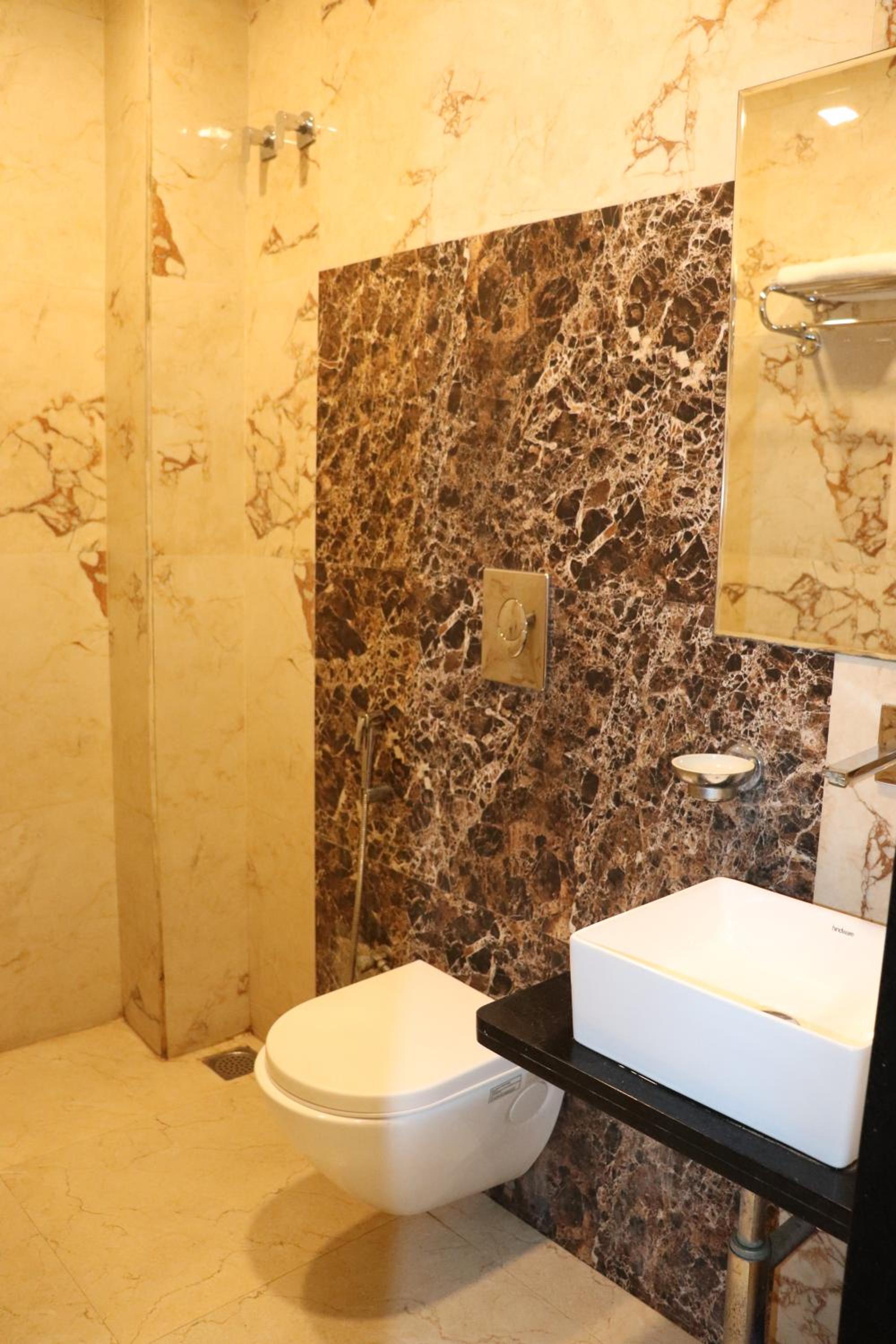 Deluxe Double Room - Photo 11