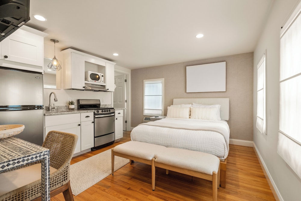 Deluxe Studio Suite