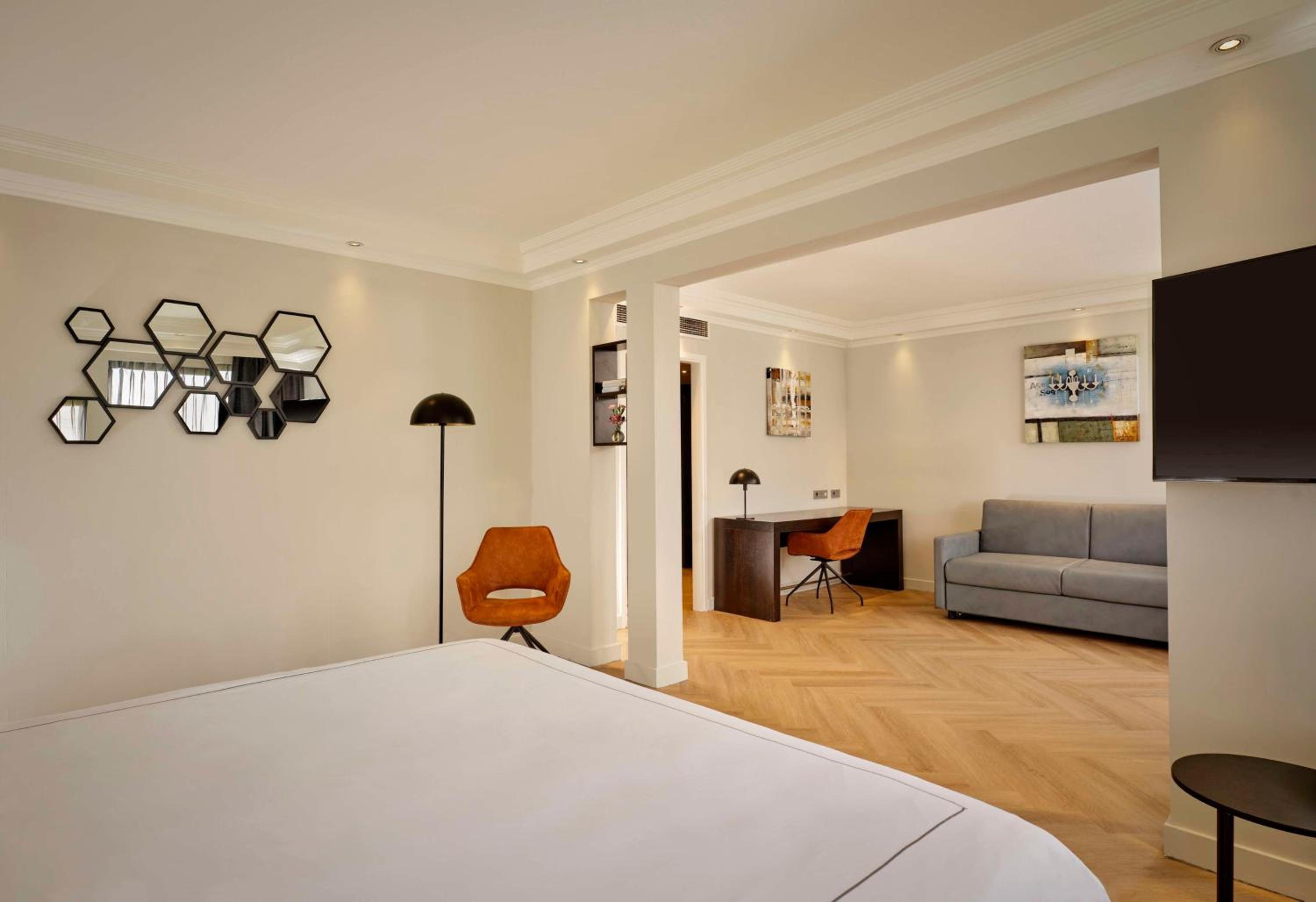 Business Suite (3 Adults) - Photo 5