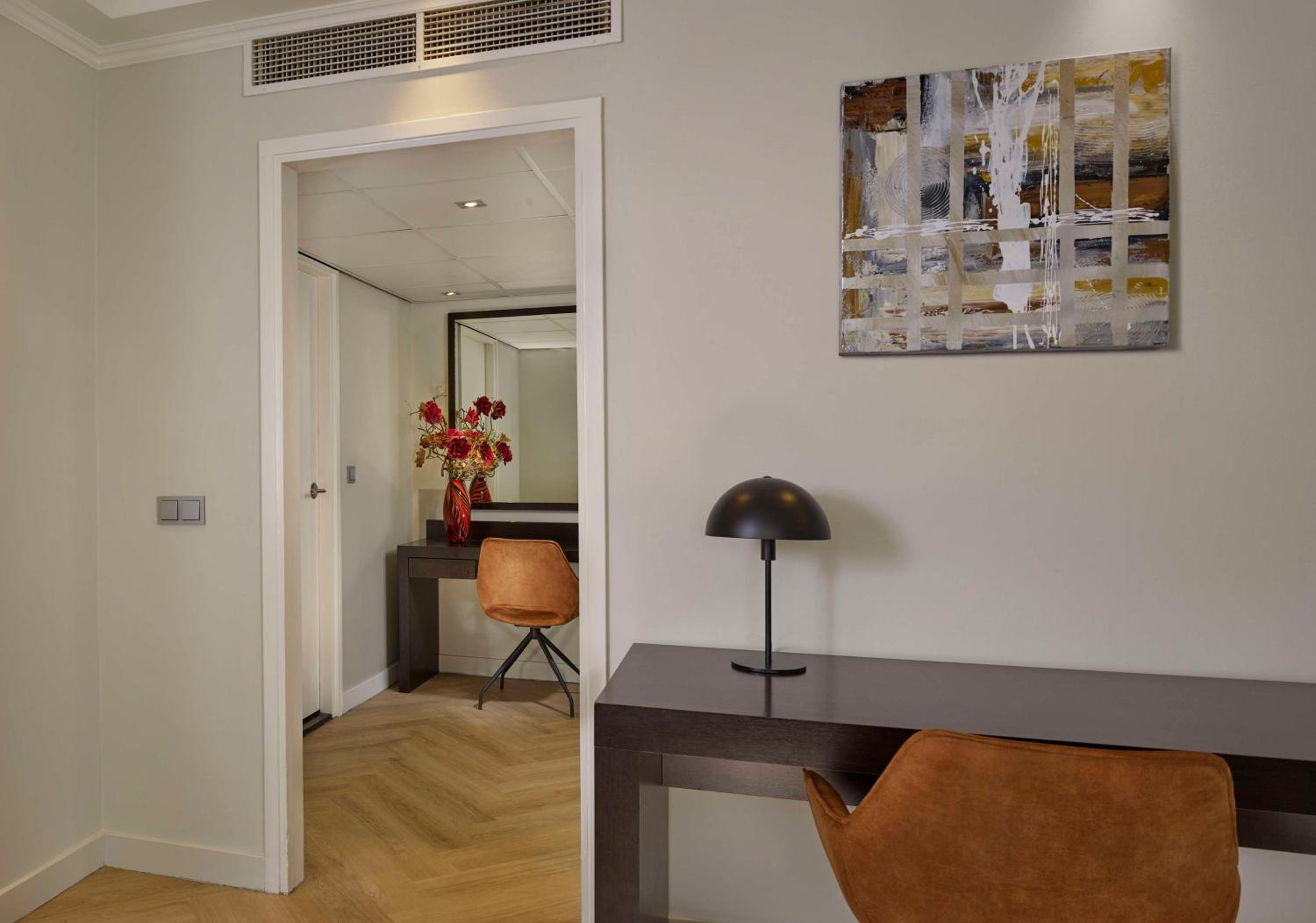Business Suite (3 Adults) - Photo 2