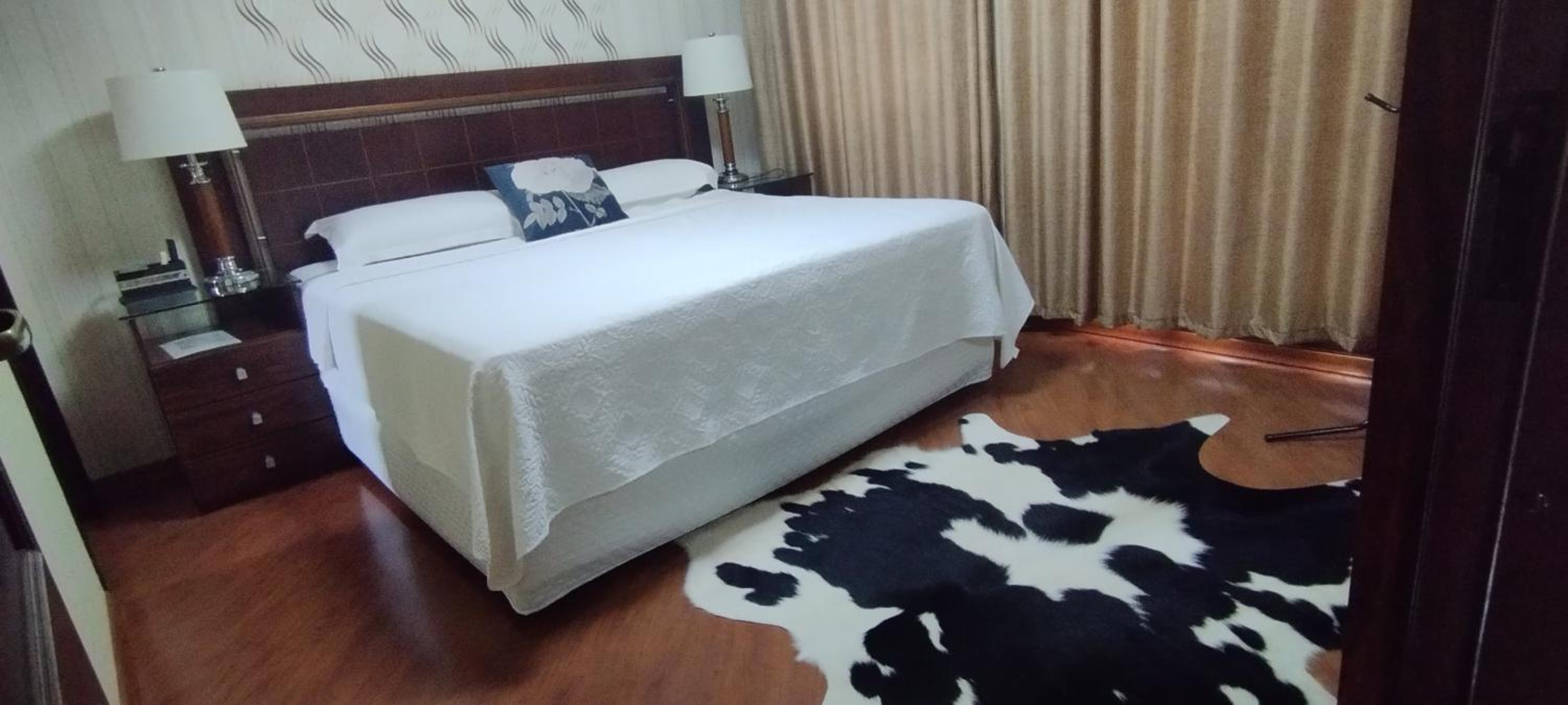 King Suite with Spa Bath - Photo 1