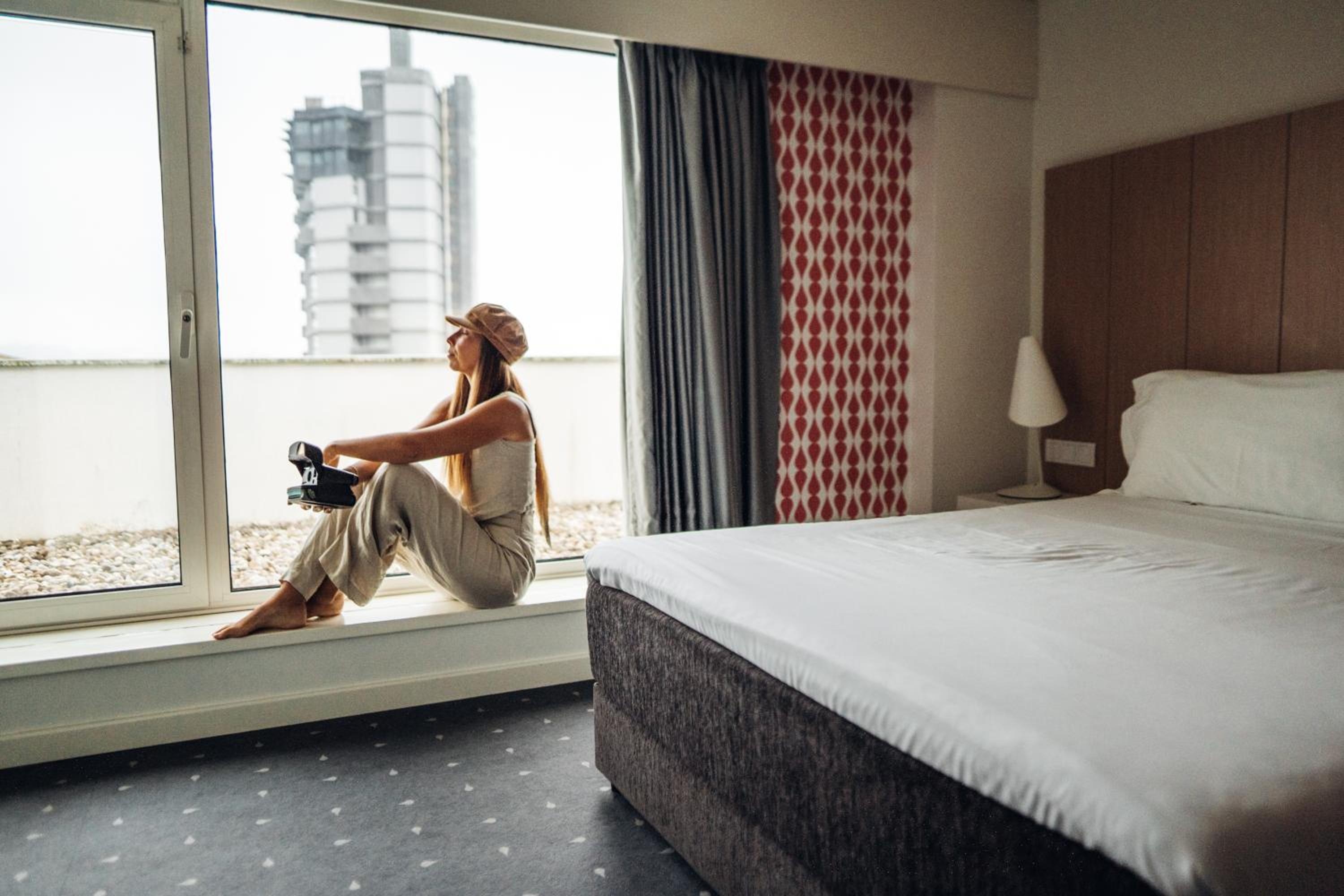 Available room thumbnail 5