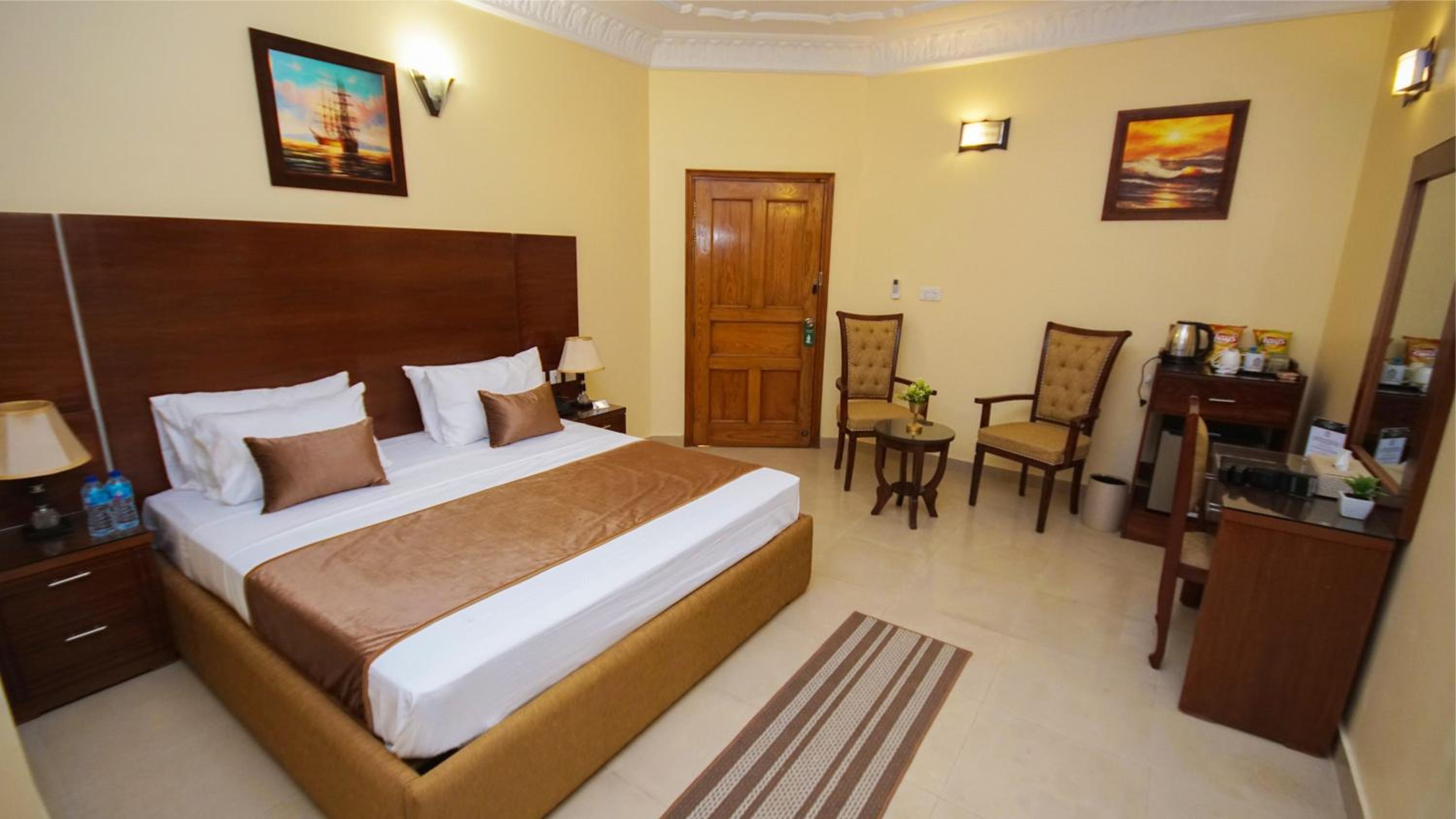 Deluxe Double Room (2 Adults + 1 Child)