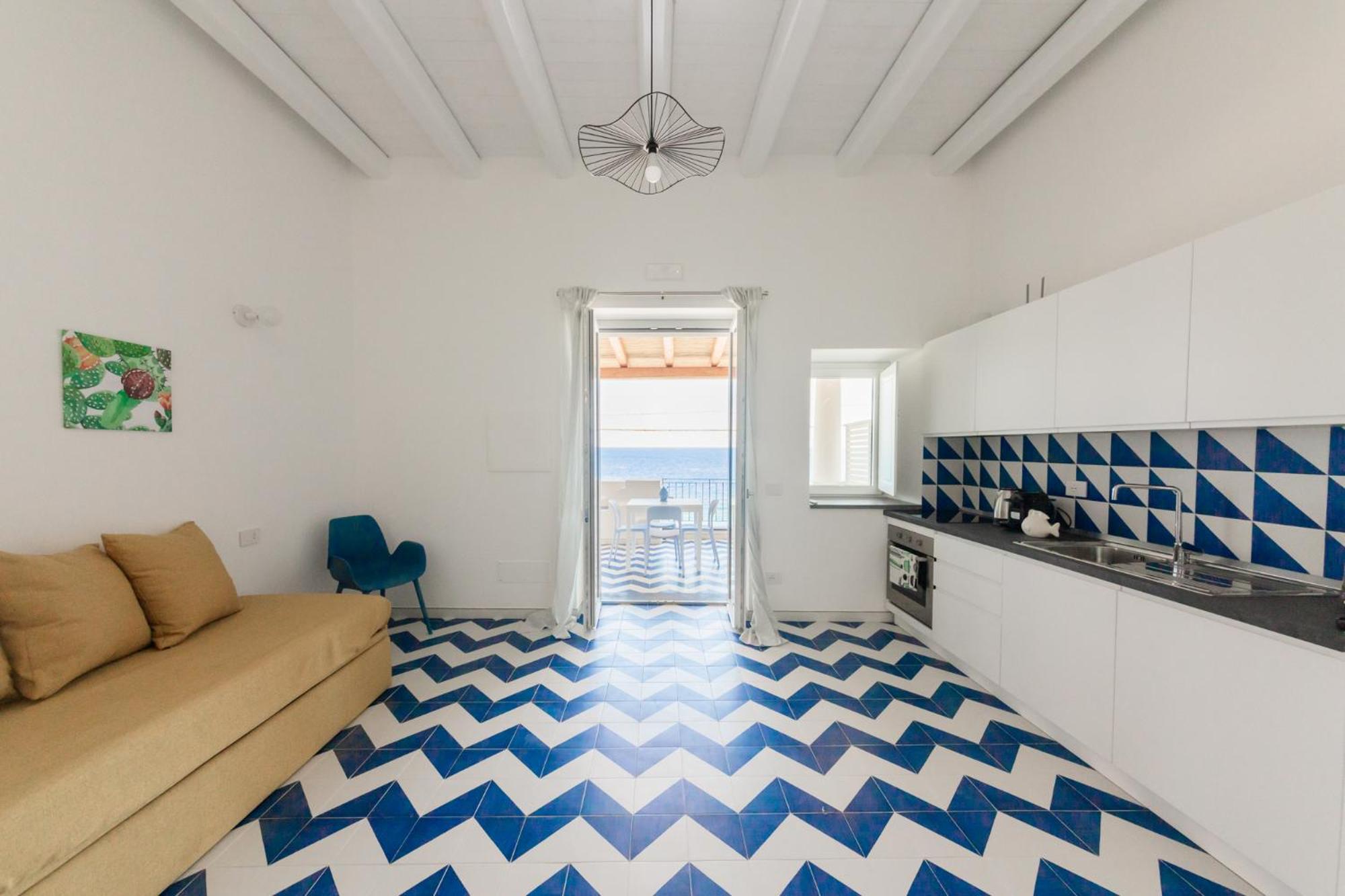 One-Bedroom Apartment with Sea View photo 3