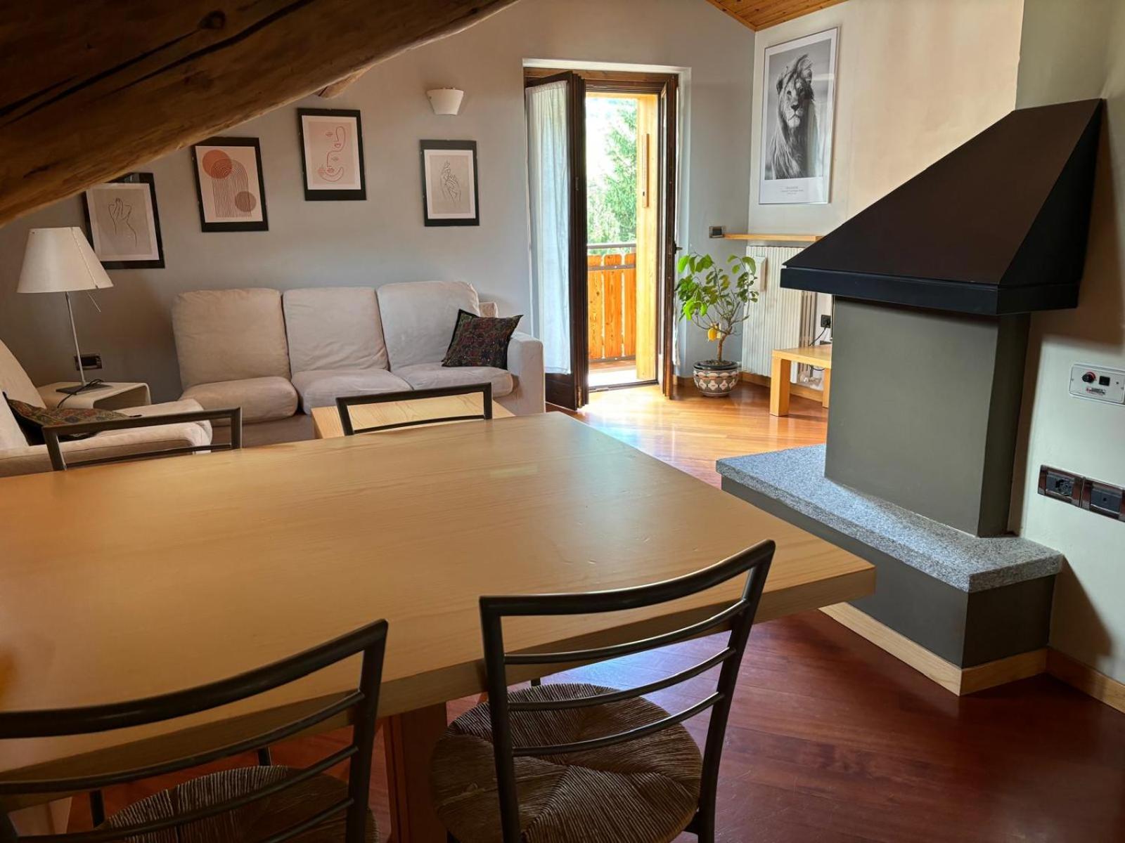 Two-Bedroom Apartment with Balcony photo 1