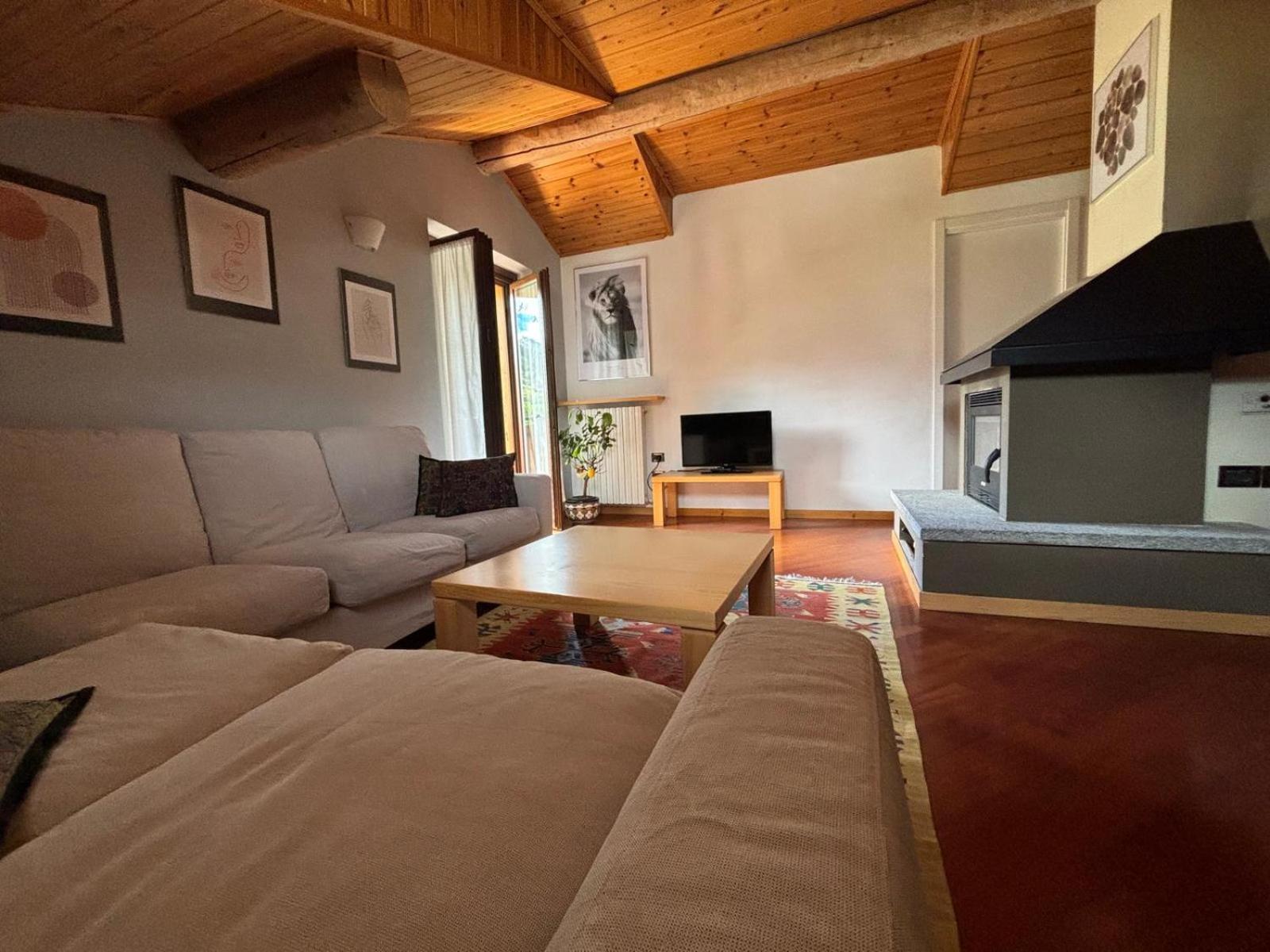 Two-Bedroom Apartment with Balcony photo 3