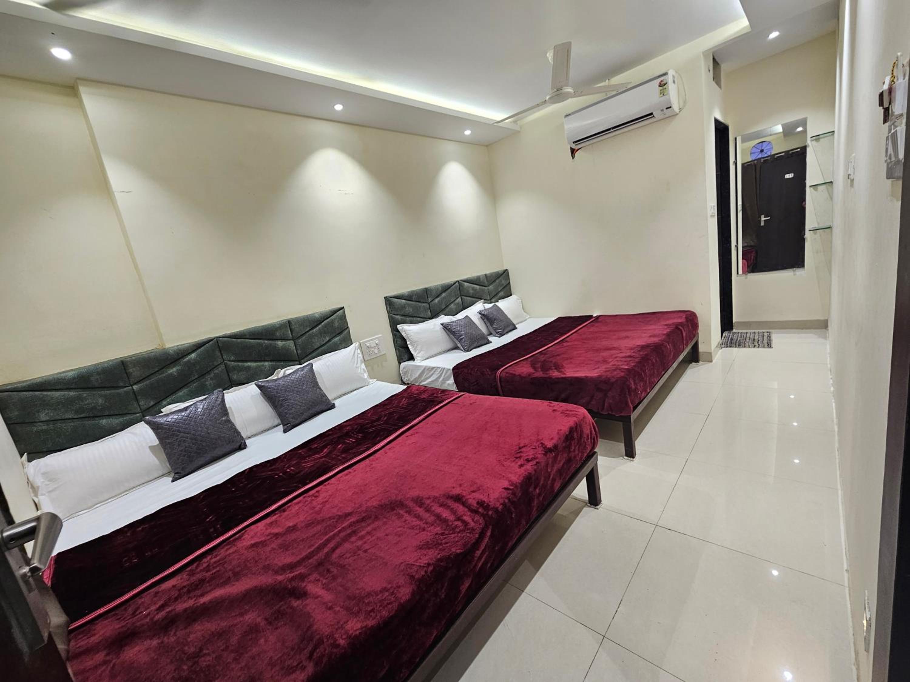 Deluxe Family Room