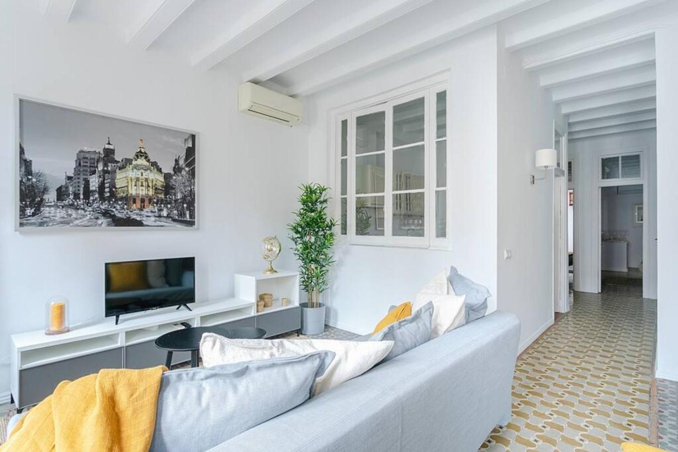 Apartment photo 2