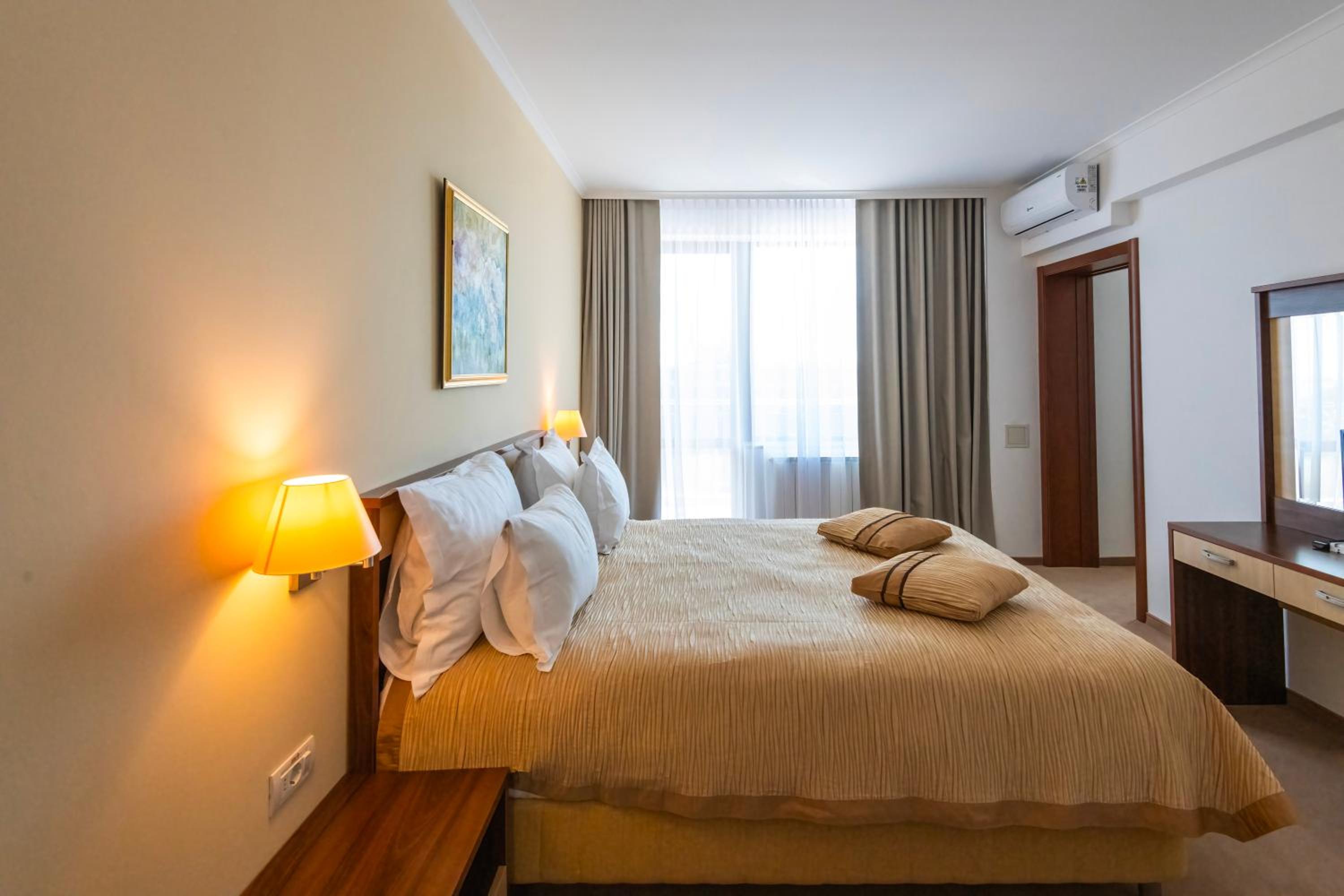 Suite - Photo 3