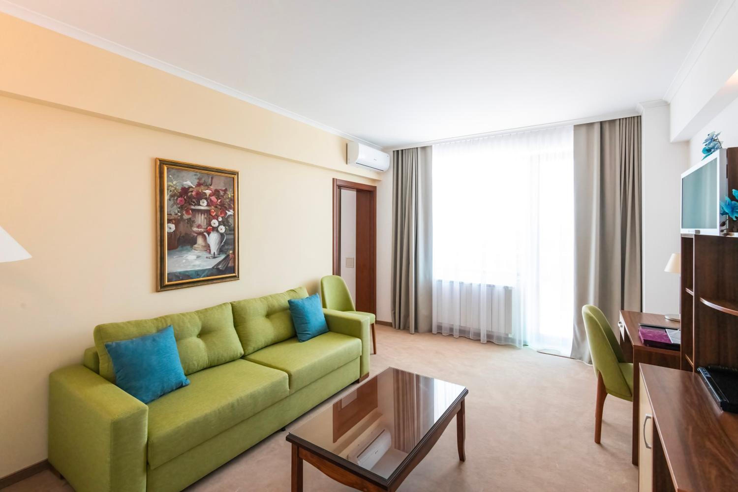 Suite - Photo 2