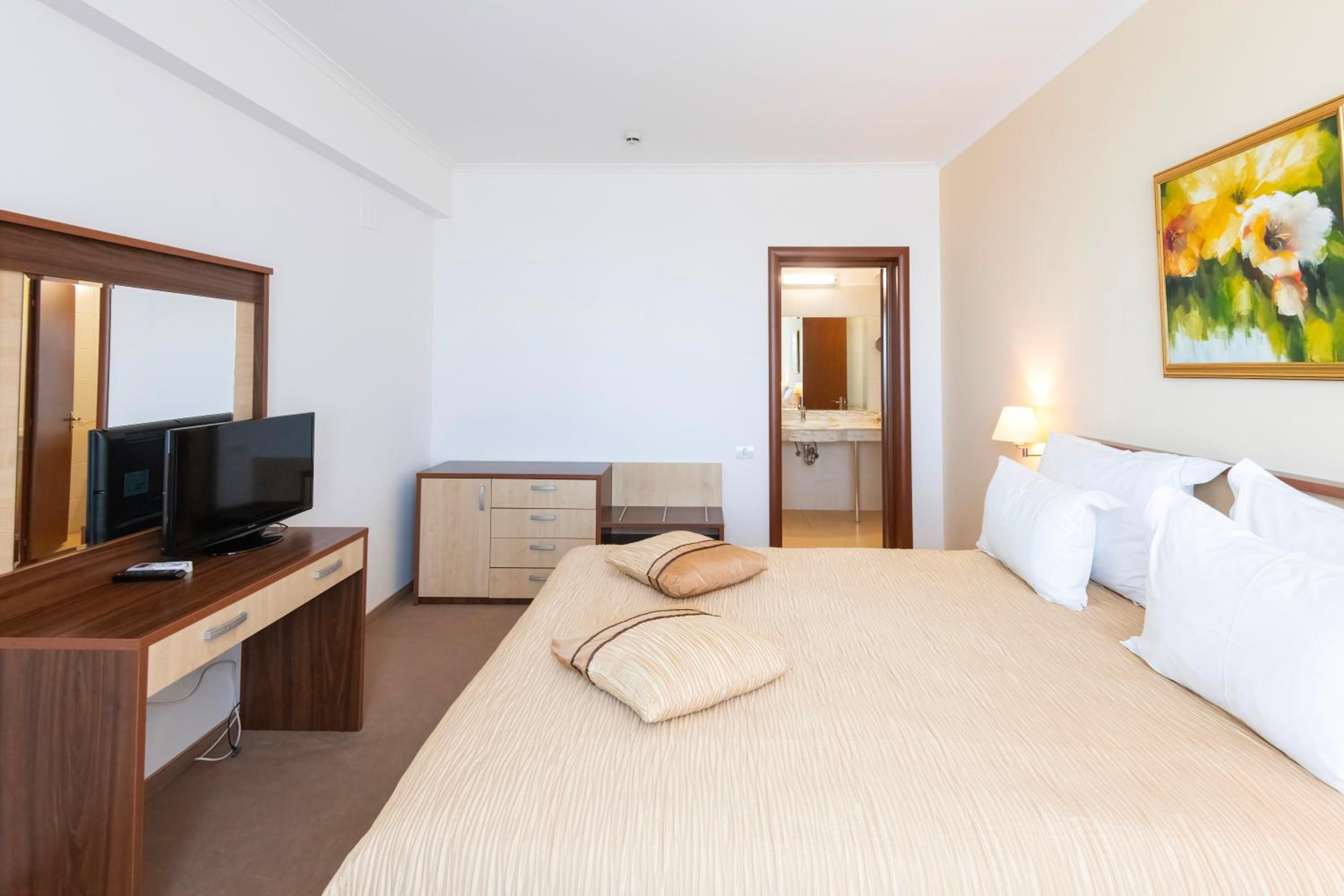 Suite - Photo 7