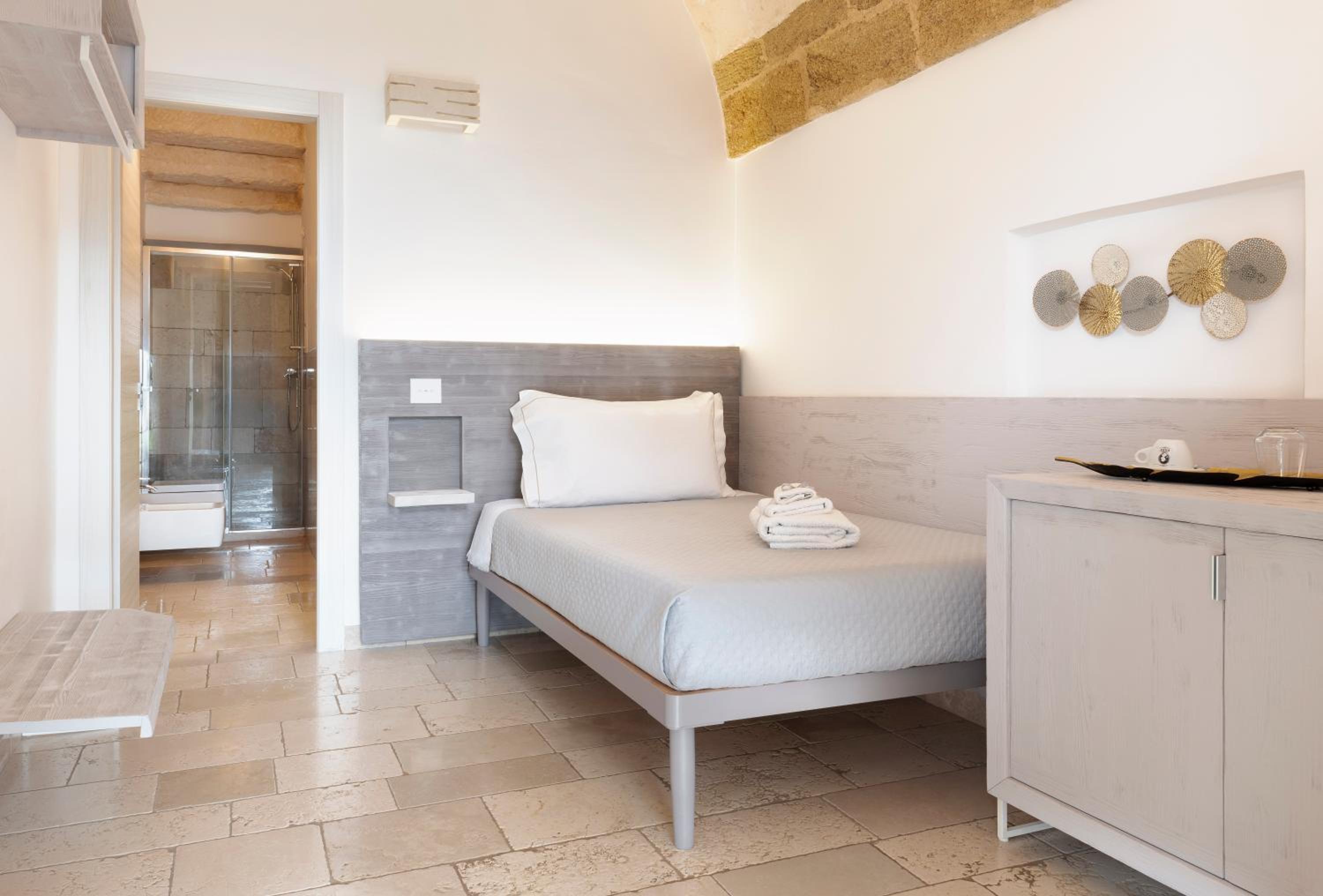Single Room with Private Bathroom photo 1