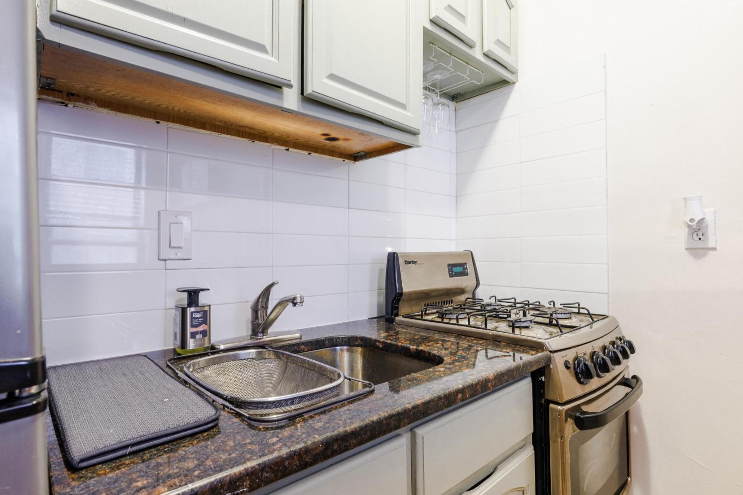 One-Bedroom Apartment photo 2