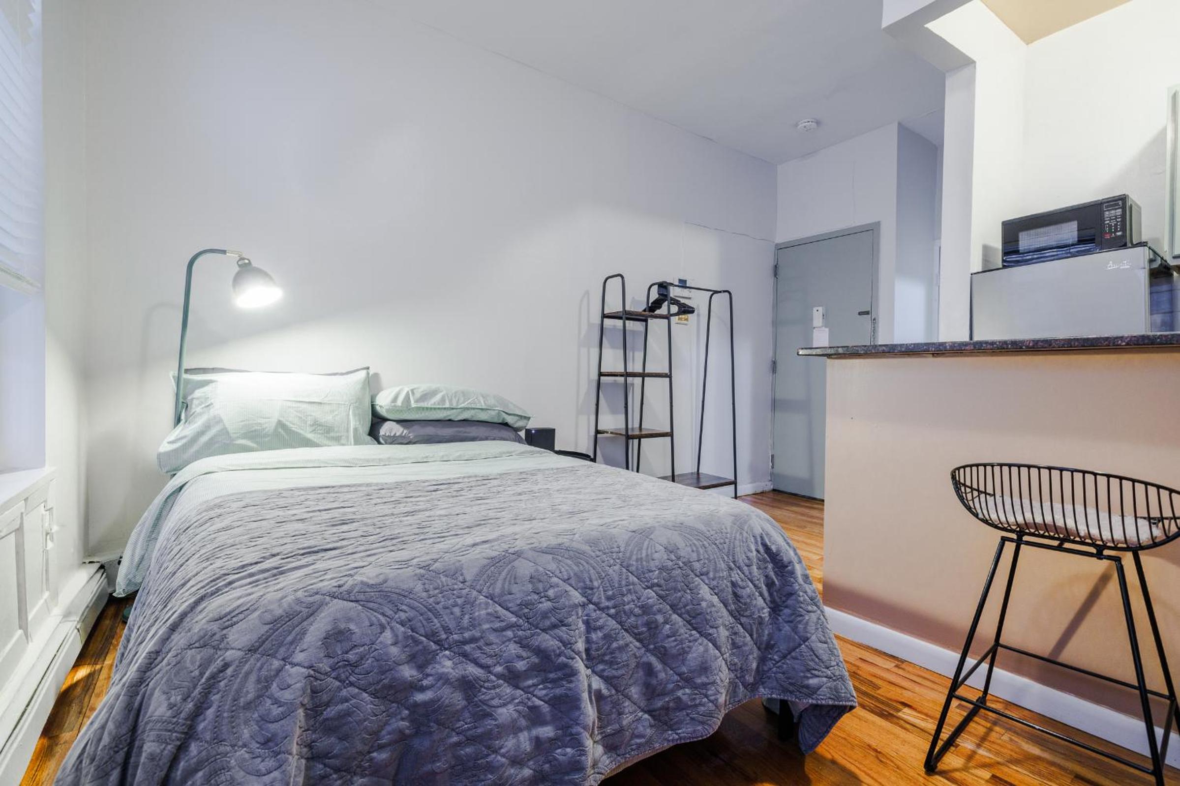 One-Bedroom Apartment photo 2