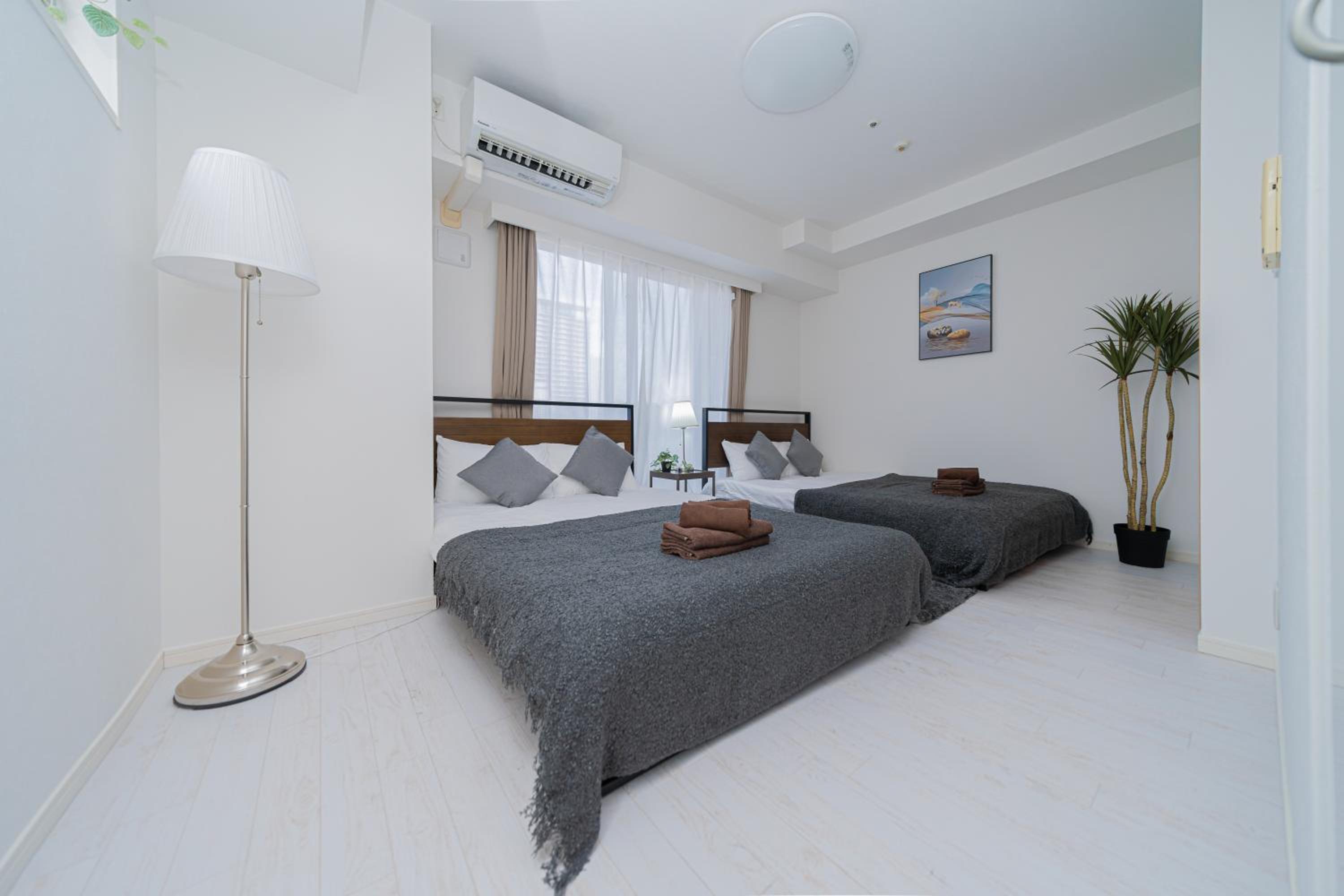One-Bedroom Apartment photo 1