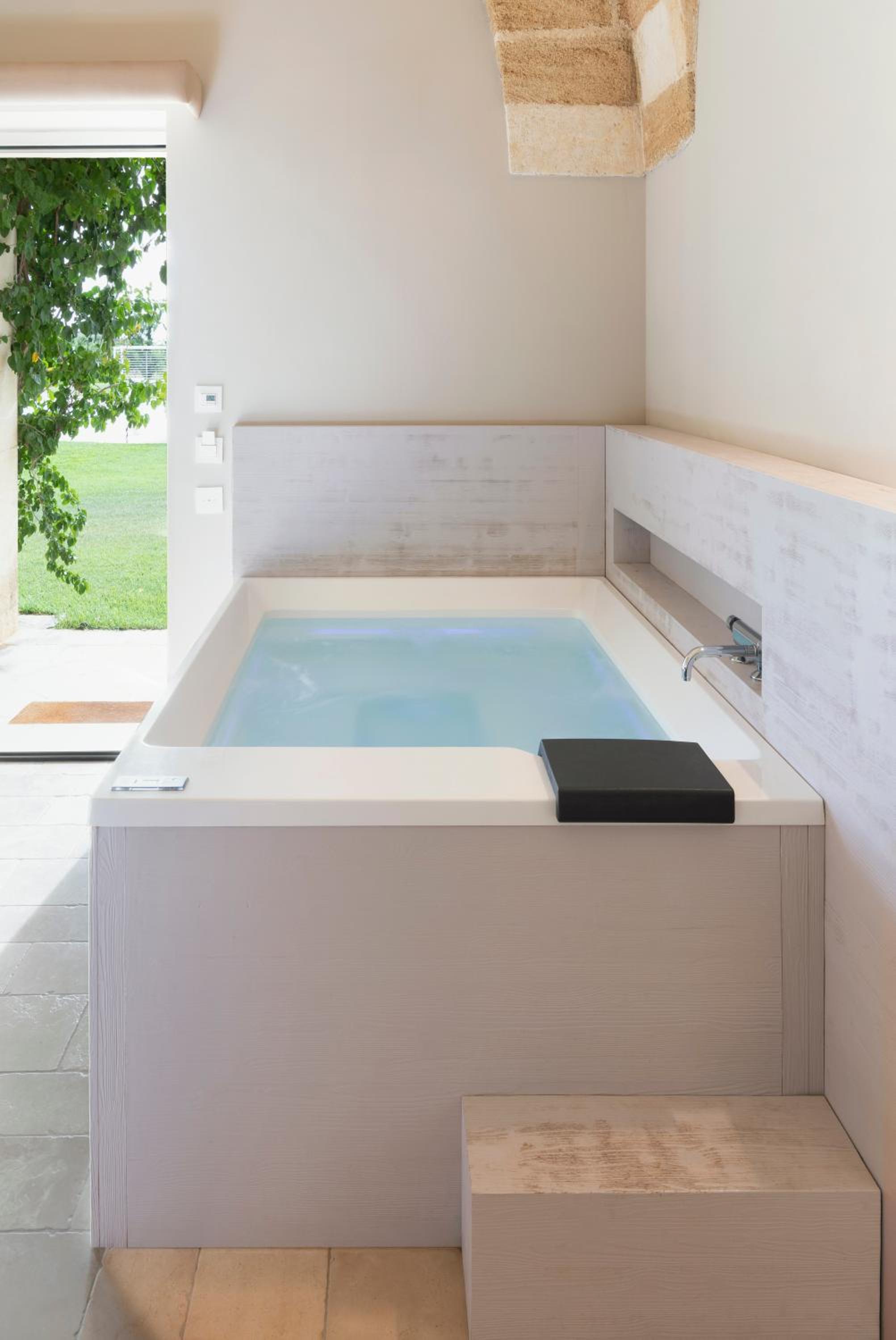 King Room with Spa Bath photo 2