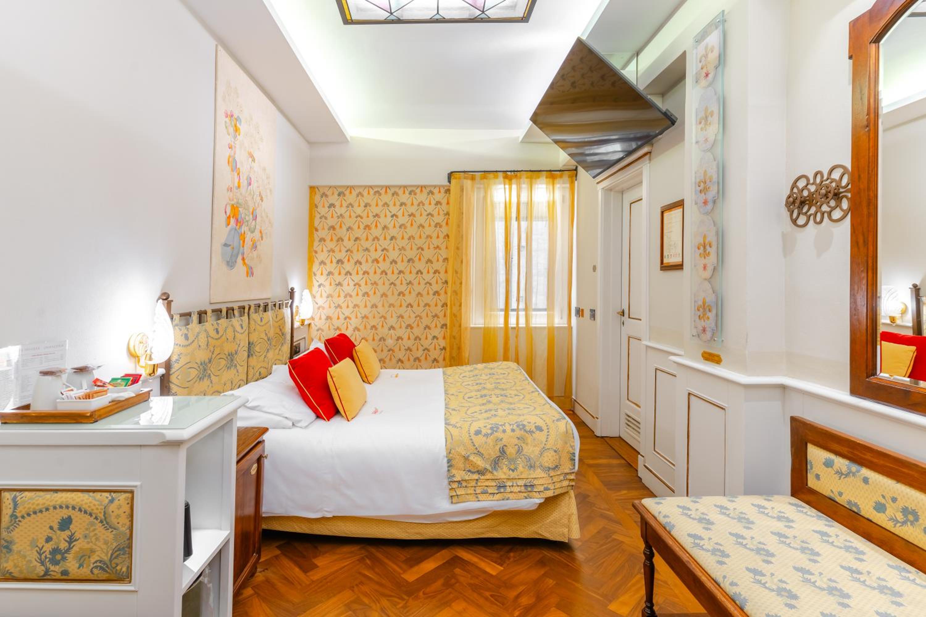 Standard Double Room - Photo 32