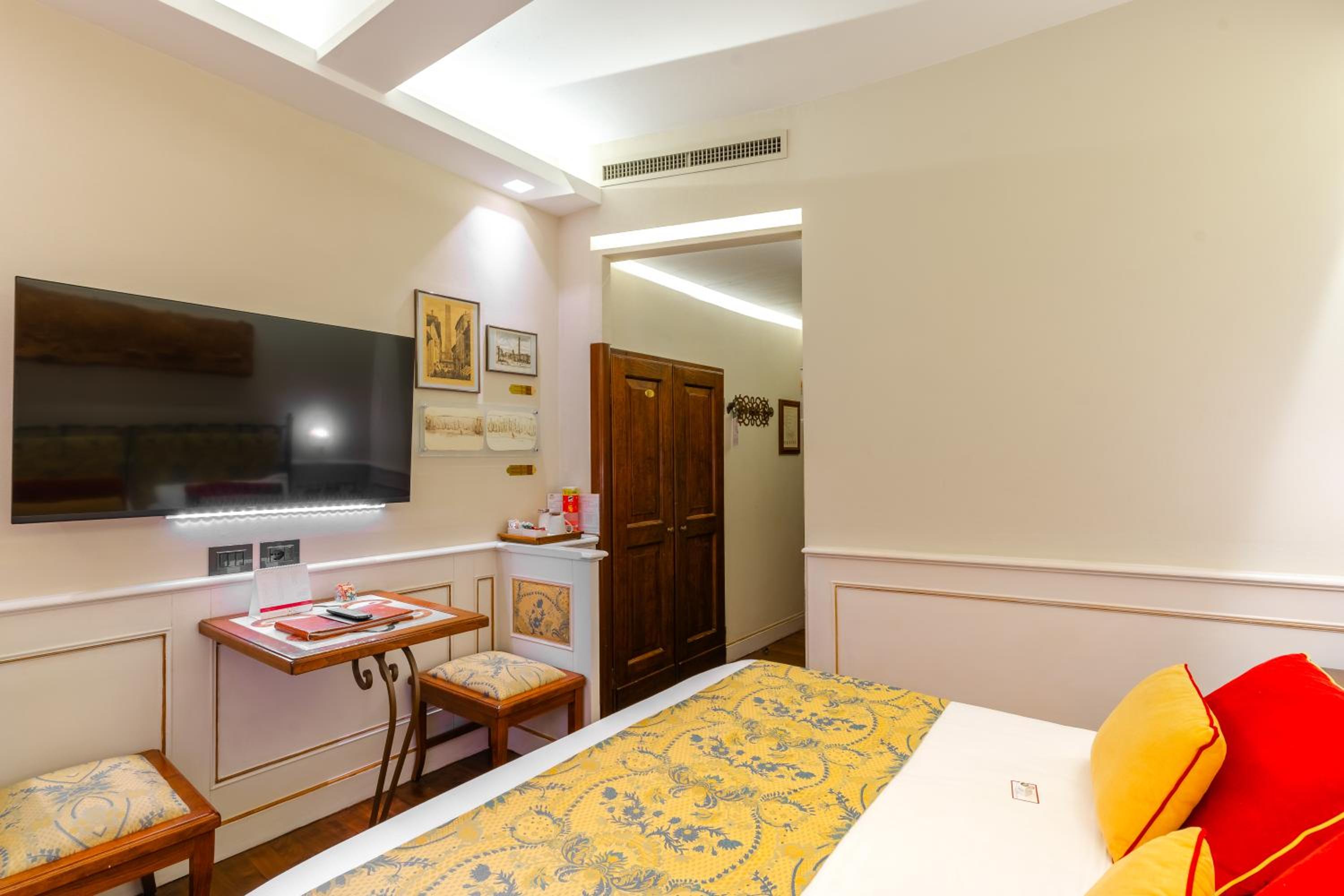 Standard Double Room - Photo 28