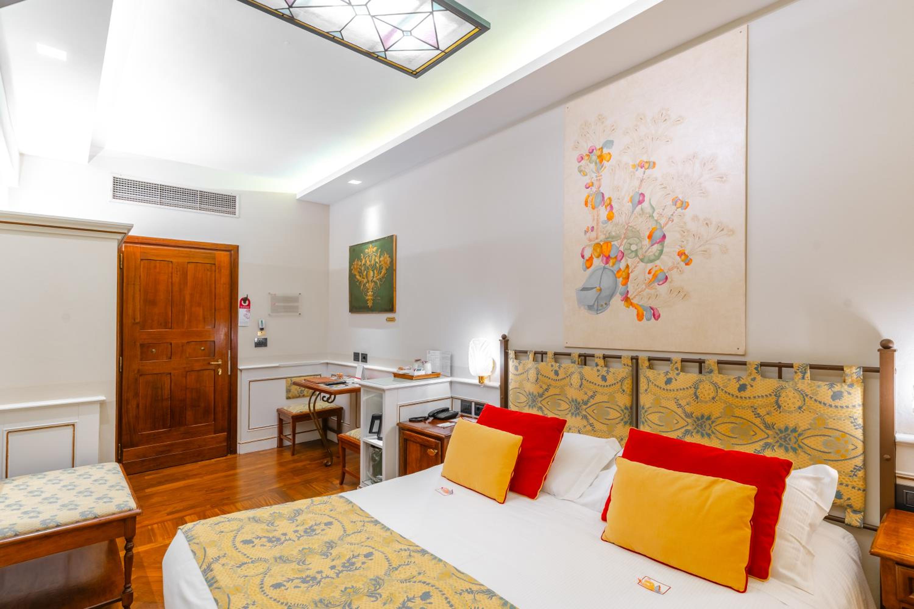 Standard Double Room - Photo 23