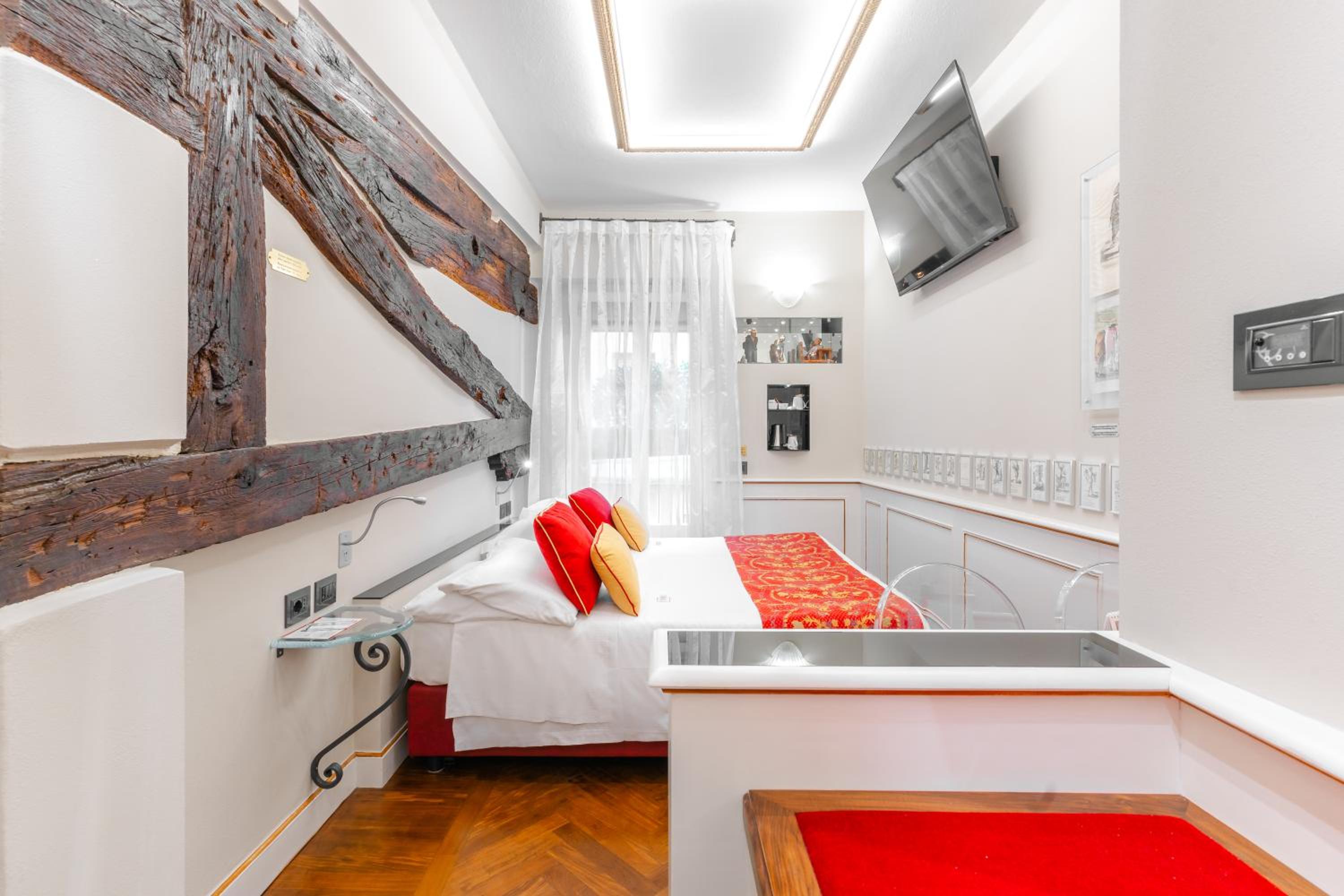 Standard Double Room - Photo 41