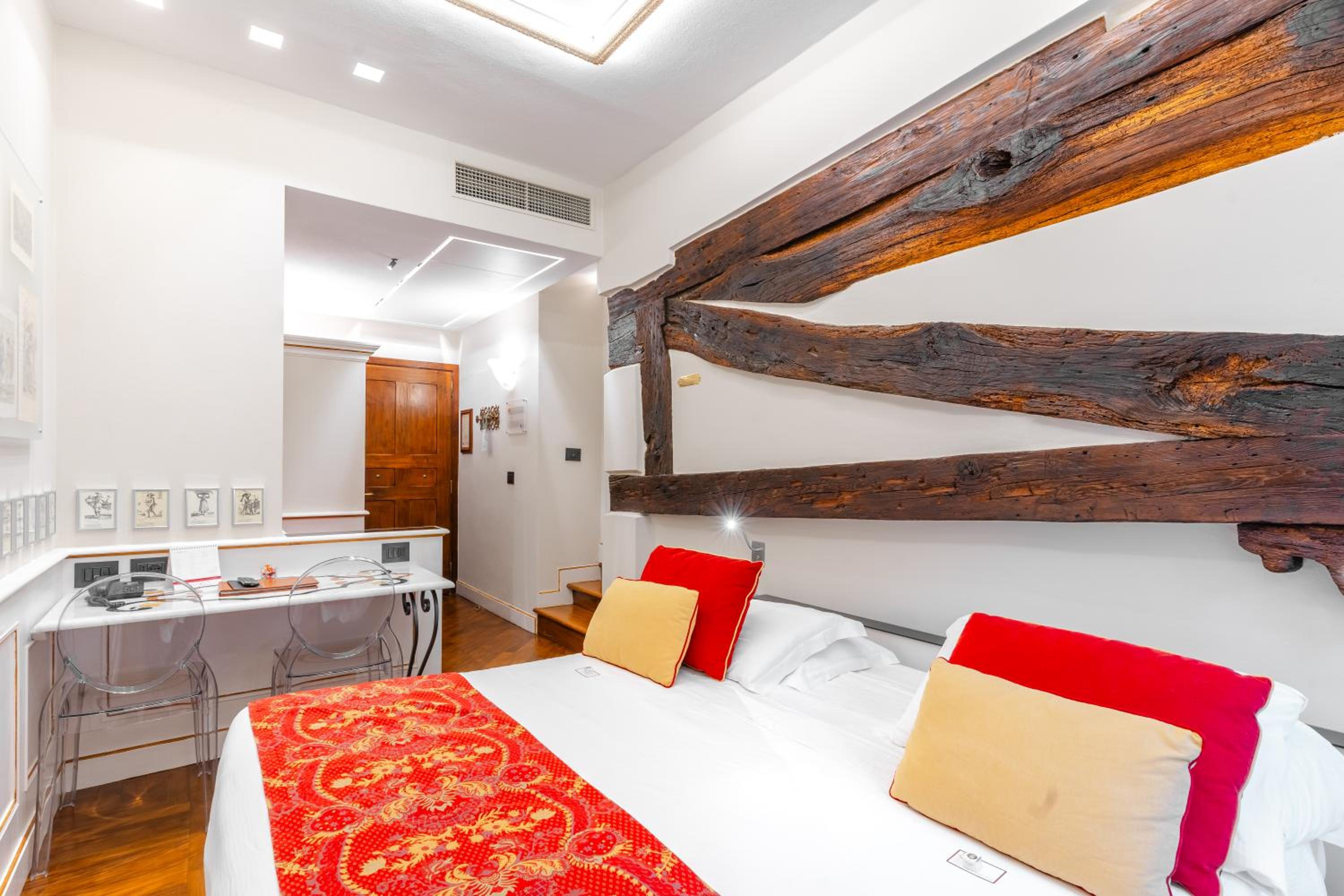 Standard Double Room - Photo 2