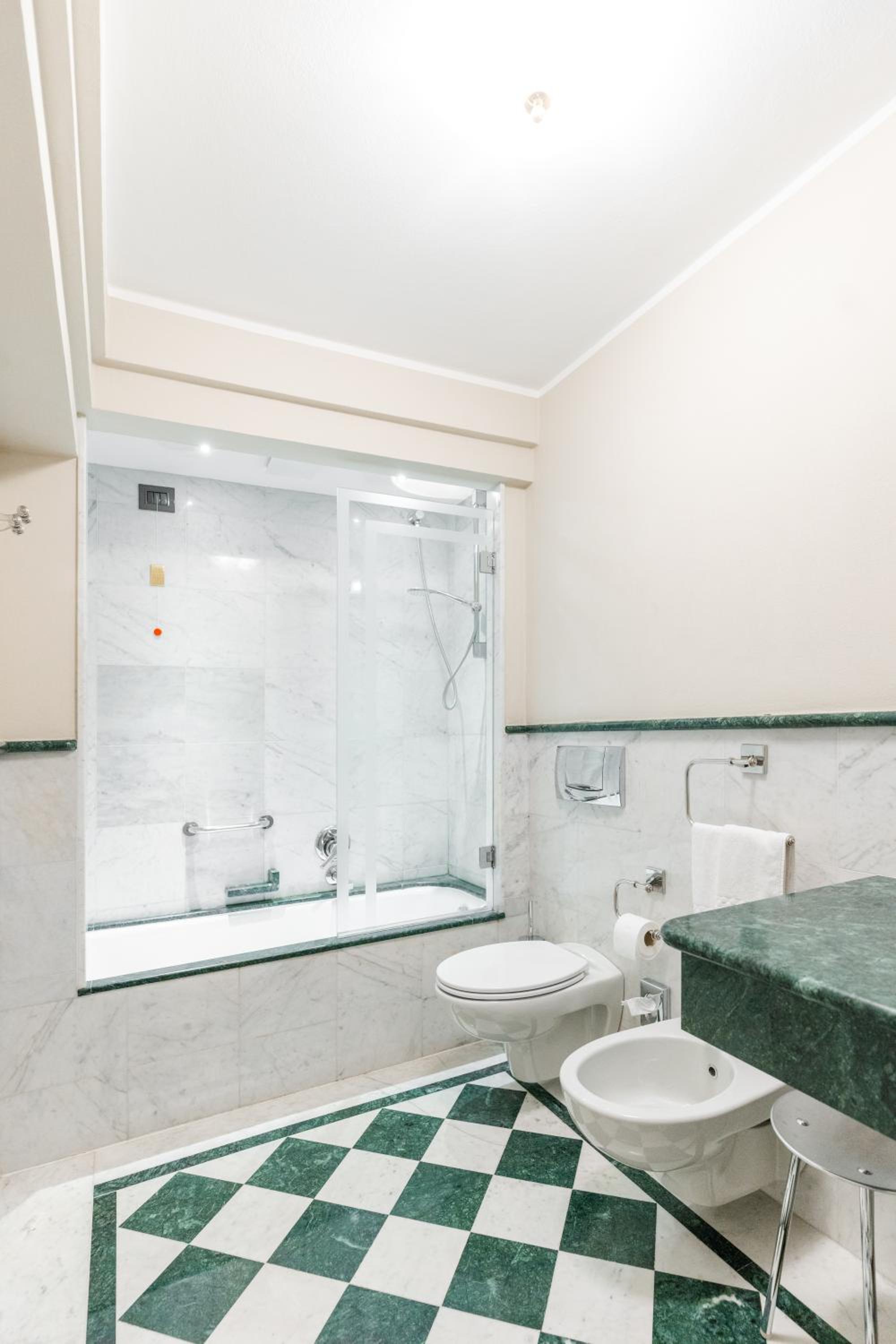 Standard Double Room - Photo 17