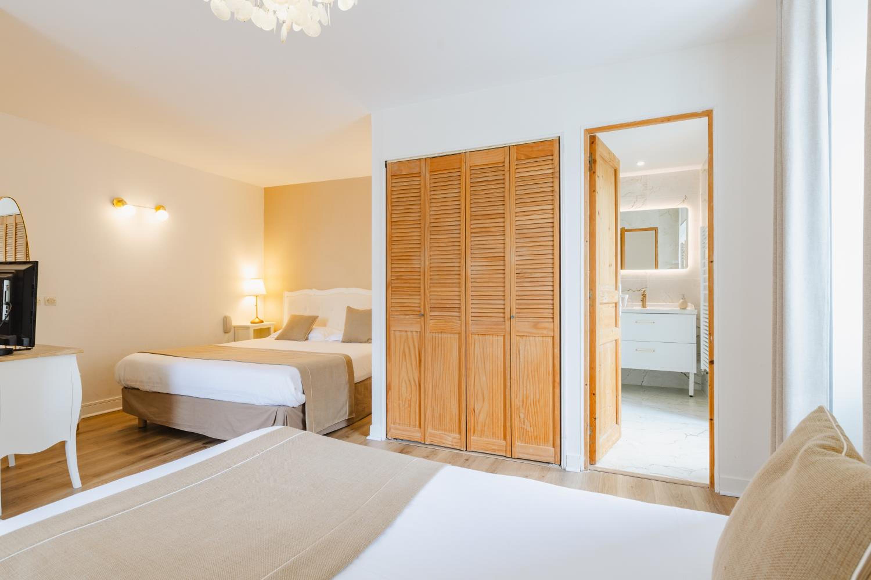 Quadruple Room - Photo 1