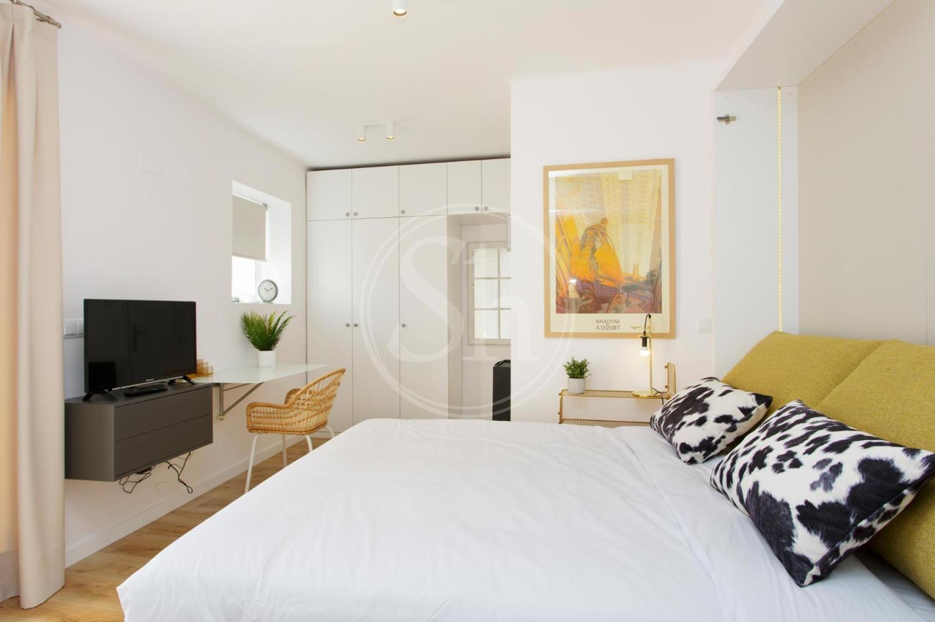 One-Bedroom Apartment photo 2