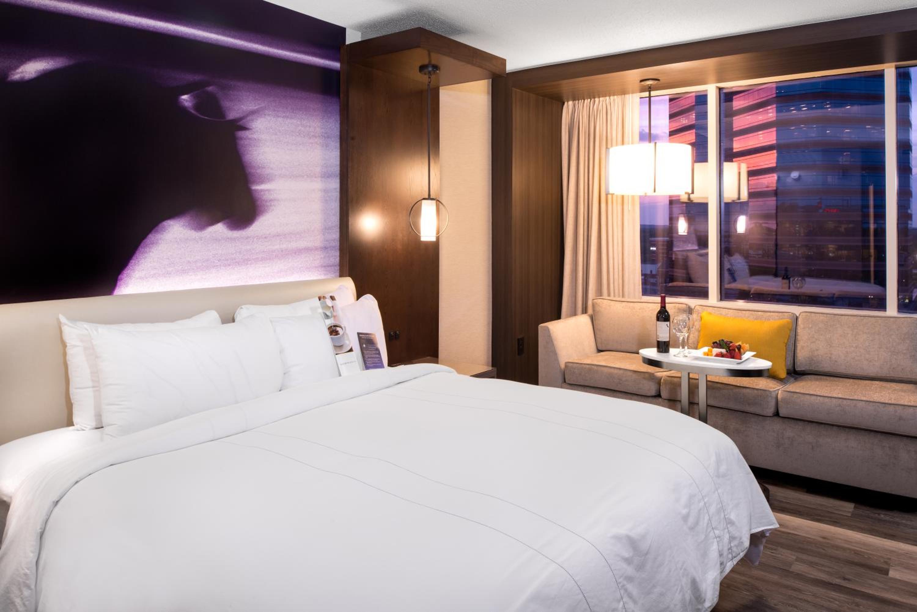 Guest Room, 1 King - Photo 1