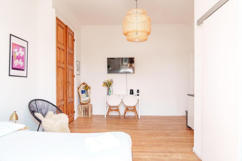 Studio Apartment - Photo 2