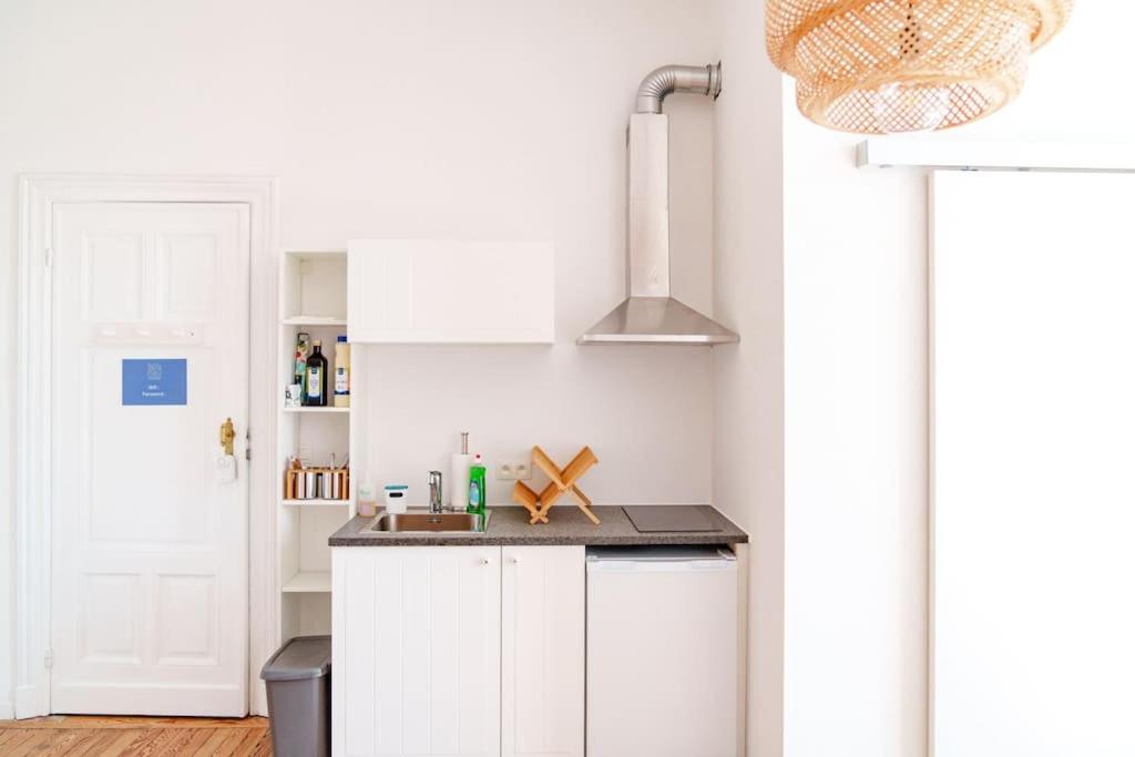 Studio Apartment - Photo 15