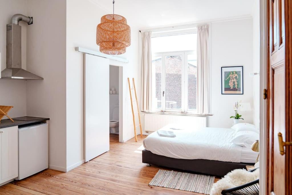 Studio Apartment - Photo 4