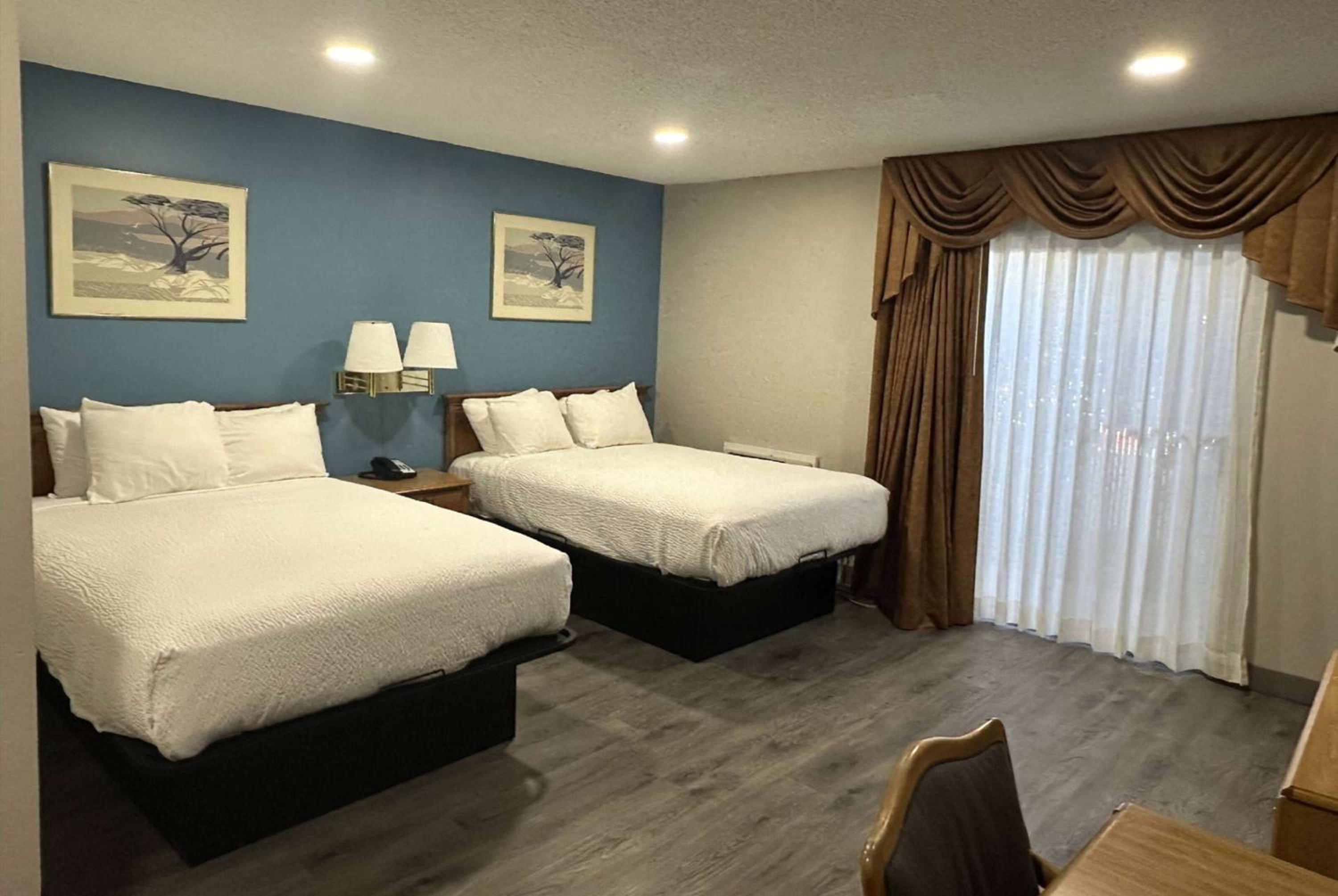 Double Room with Two Double Beds - Non-Smoking - Photo 1