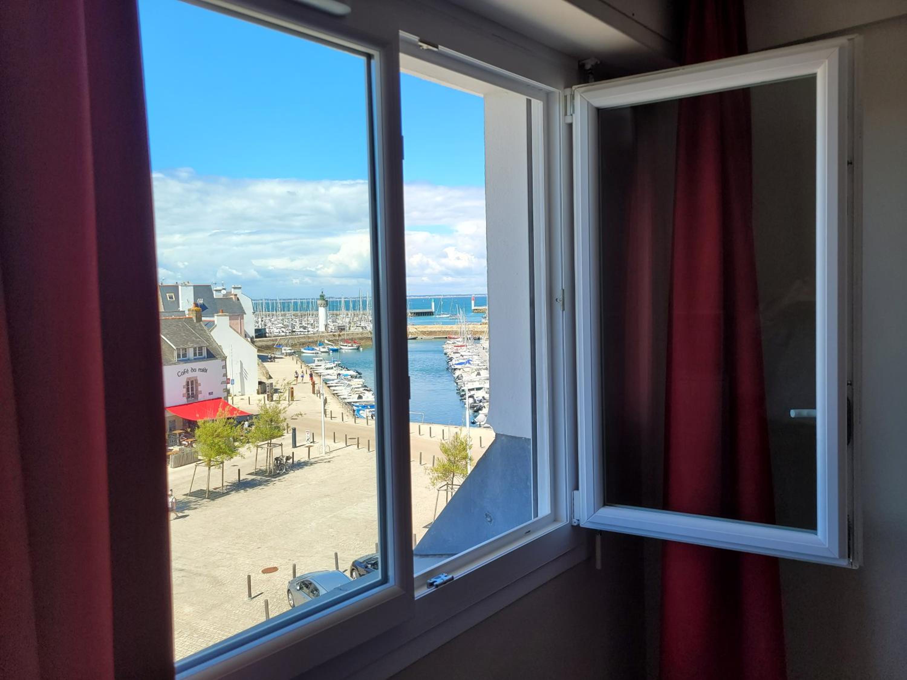 Double or Twin Room with Sea View photo 2