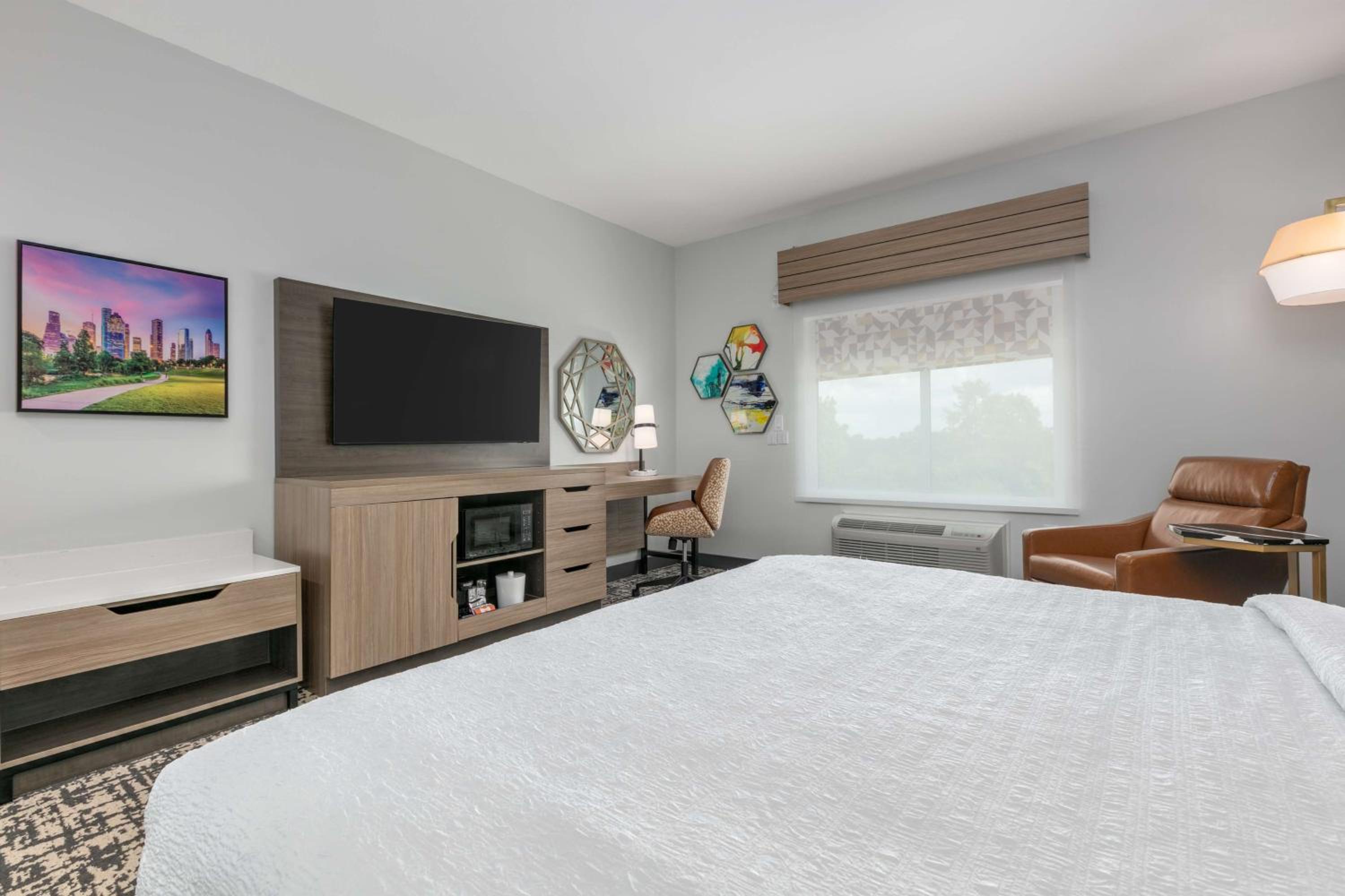 King Room with Sofa Bed - Non-Smoking - Photo 6