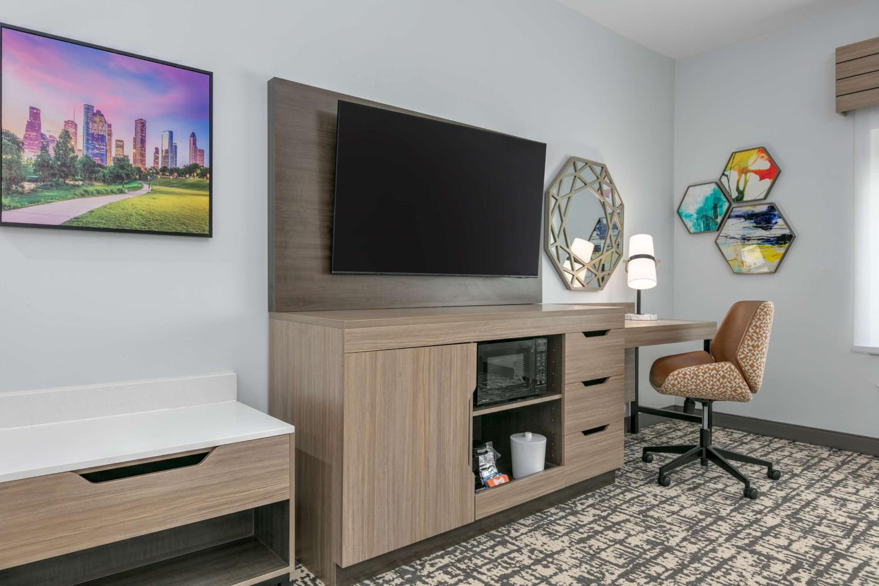 King Room with Roll-In Shower - Mobility/Hearing Accessible - Photo 6